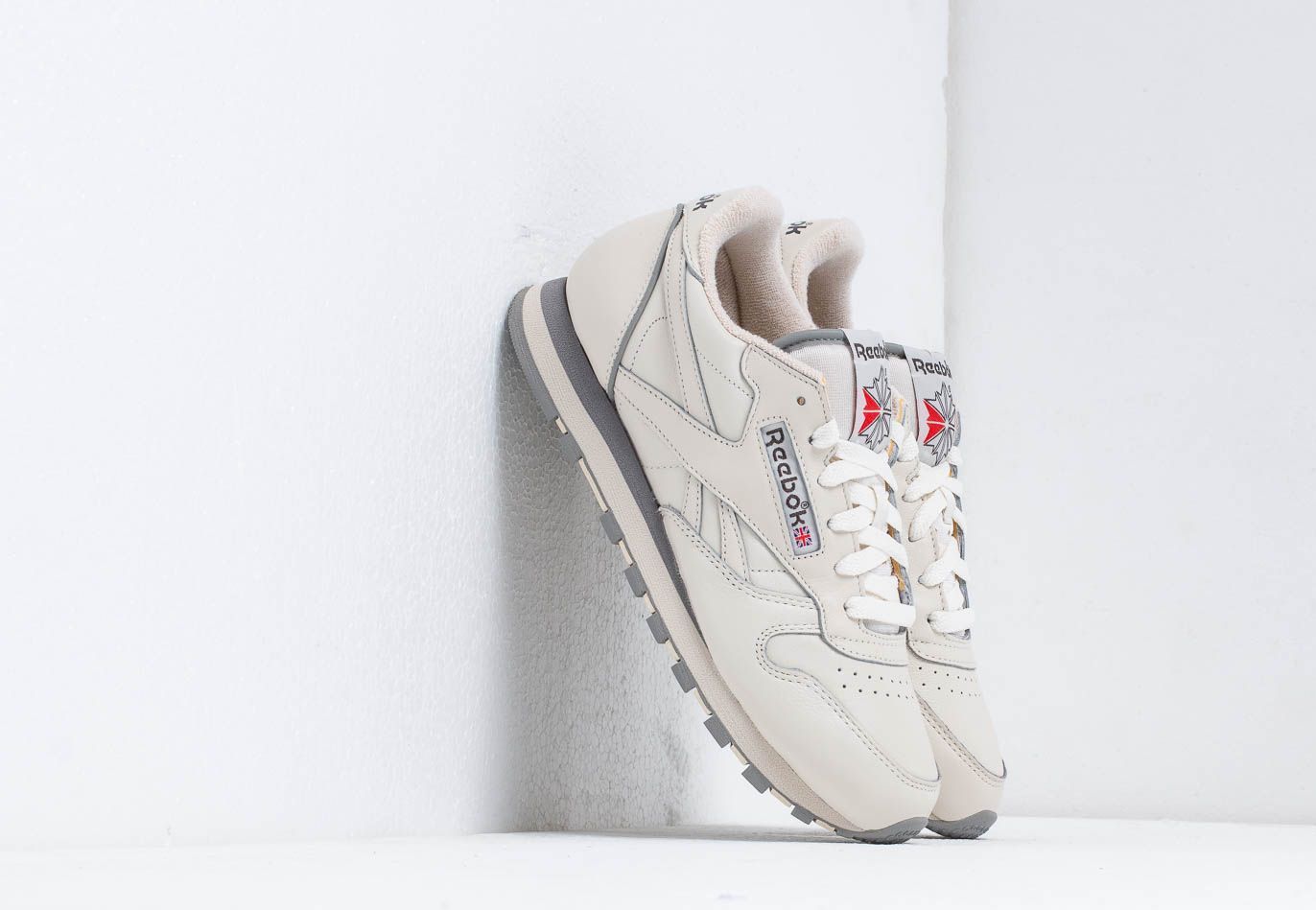 Reebok Classic Leather 1983 TV Chalk/ Paper White/ Carbon