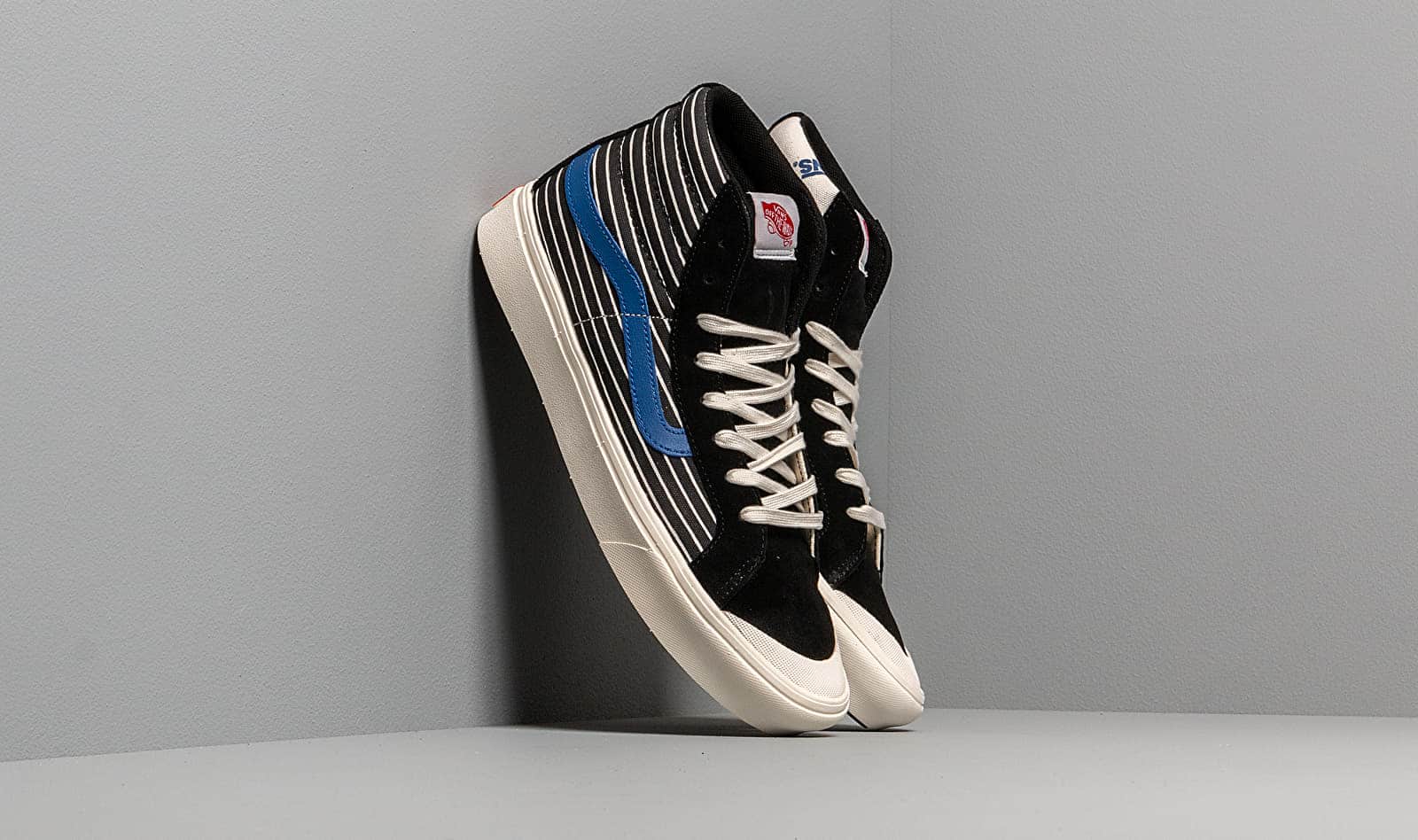 Vans Comfycush Style 1 (Suede/ Canvas) Black/ White