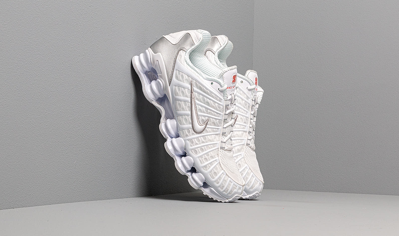 Nike W Shox Tl White/ White-Metallic Silver-Max Orange