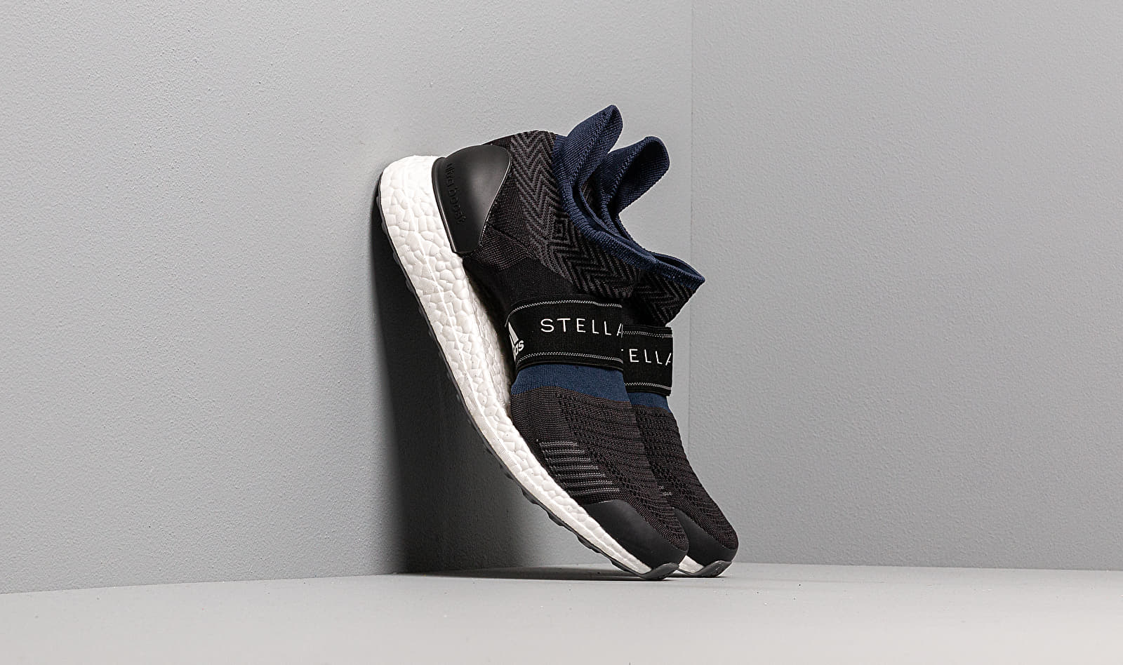 adidas x Stella McCartney UltraBOOST X 3.D. Black White/ Night Indigo/ Noir Blue