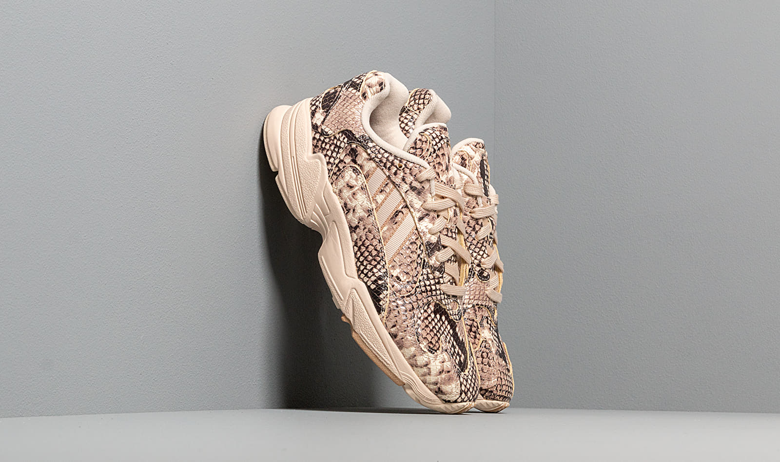 adidas YUNG-1 Ftwr White/ Linen/ St Pale Nude