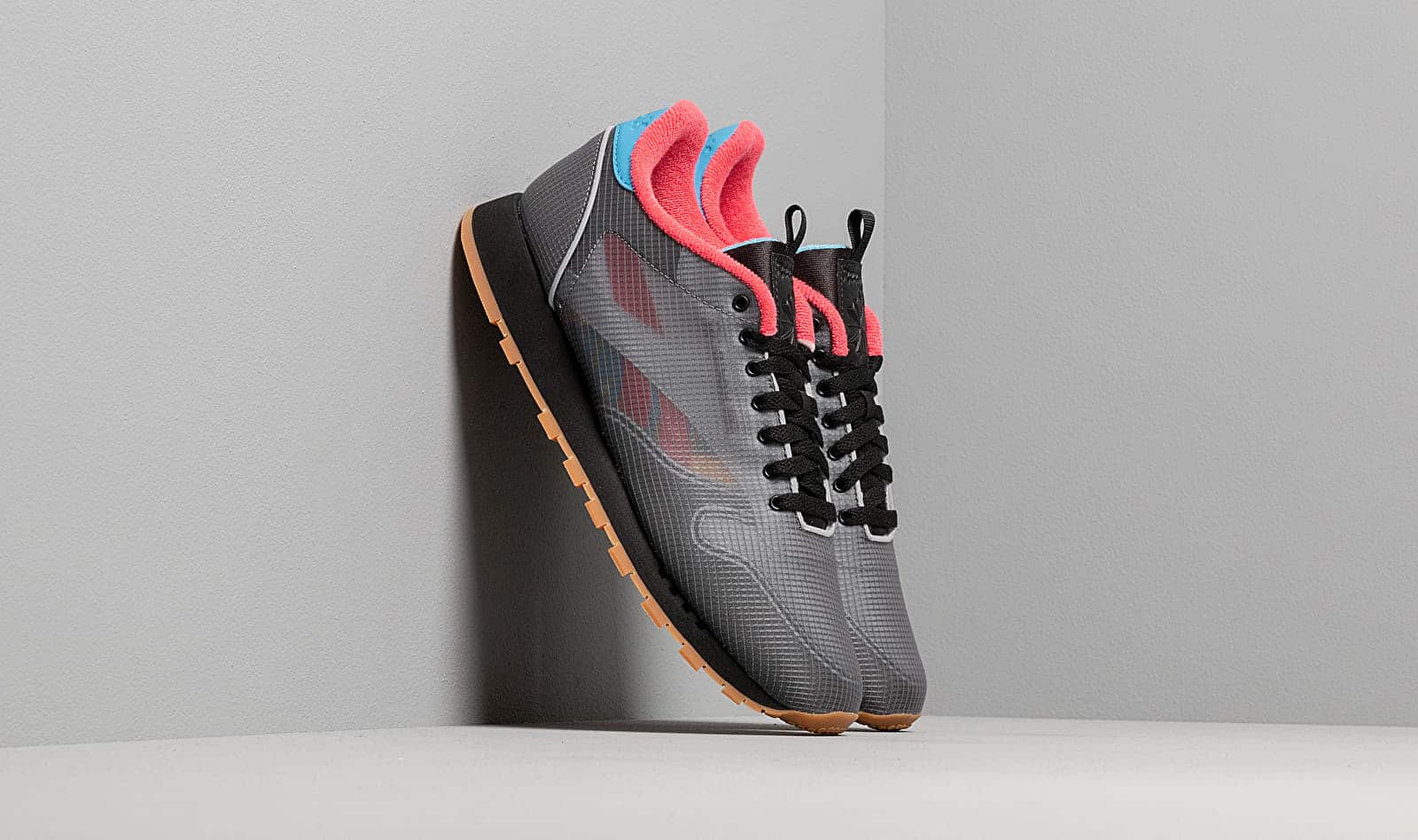 Reebok CL Leather Nu Black/ Cyan/ Hype Pink