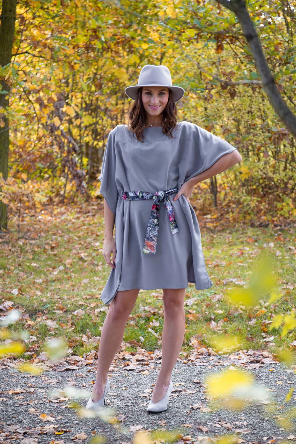 Simpo šedé šaty Waterfall Grey