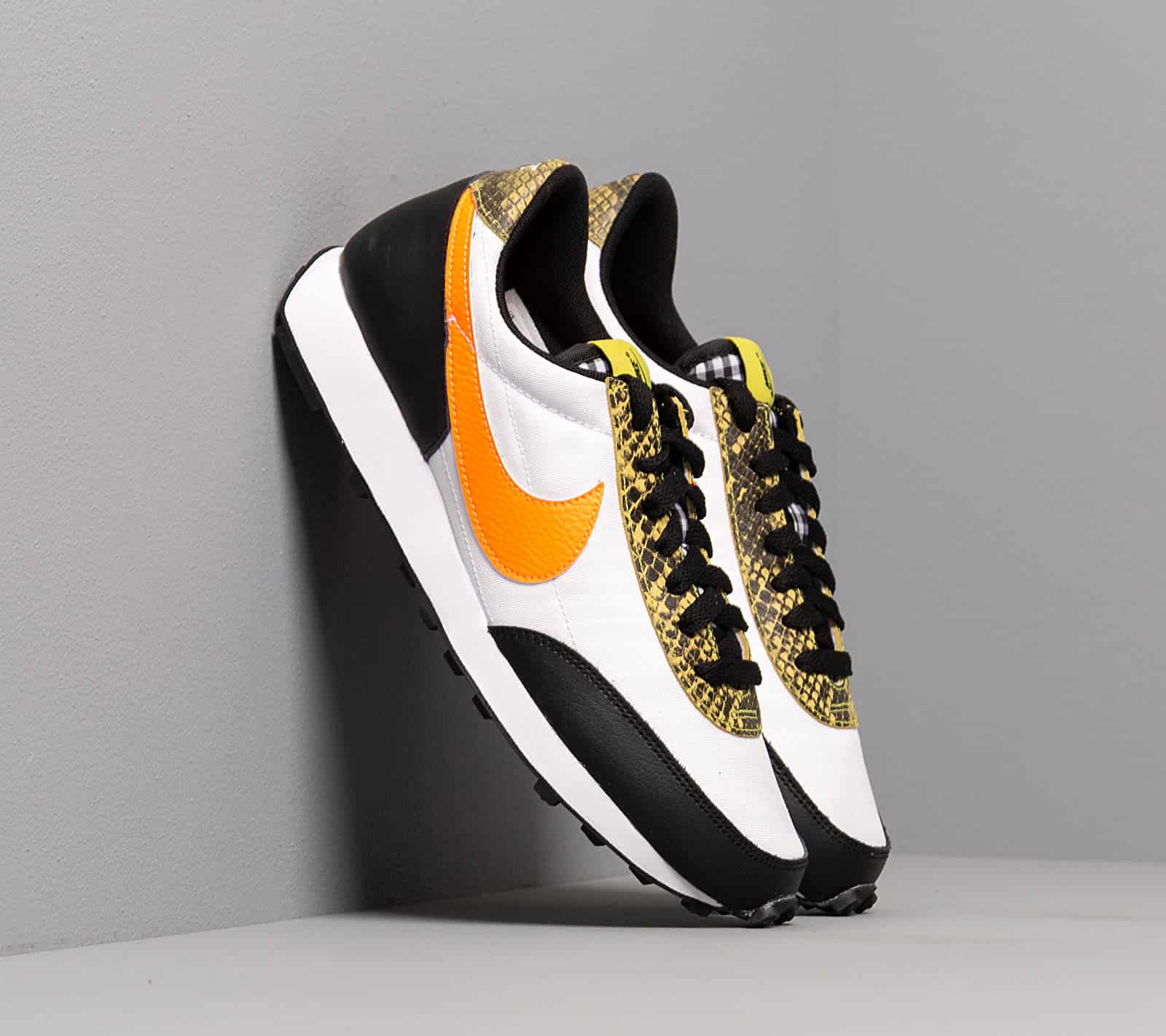 Nike W Daybreak QS Black/ Total Orange-Dynamic Yellow-White