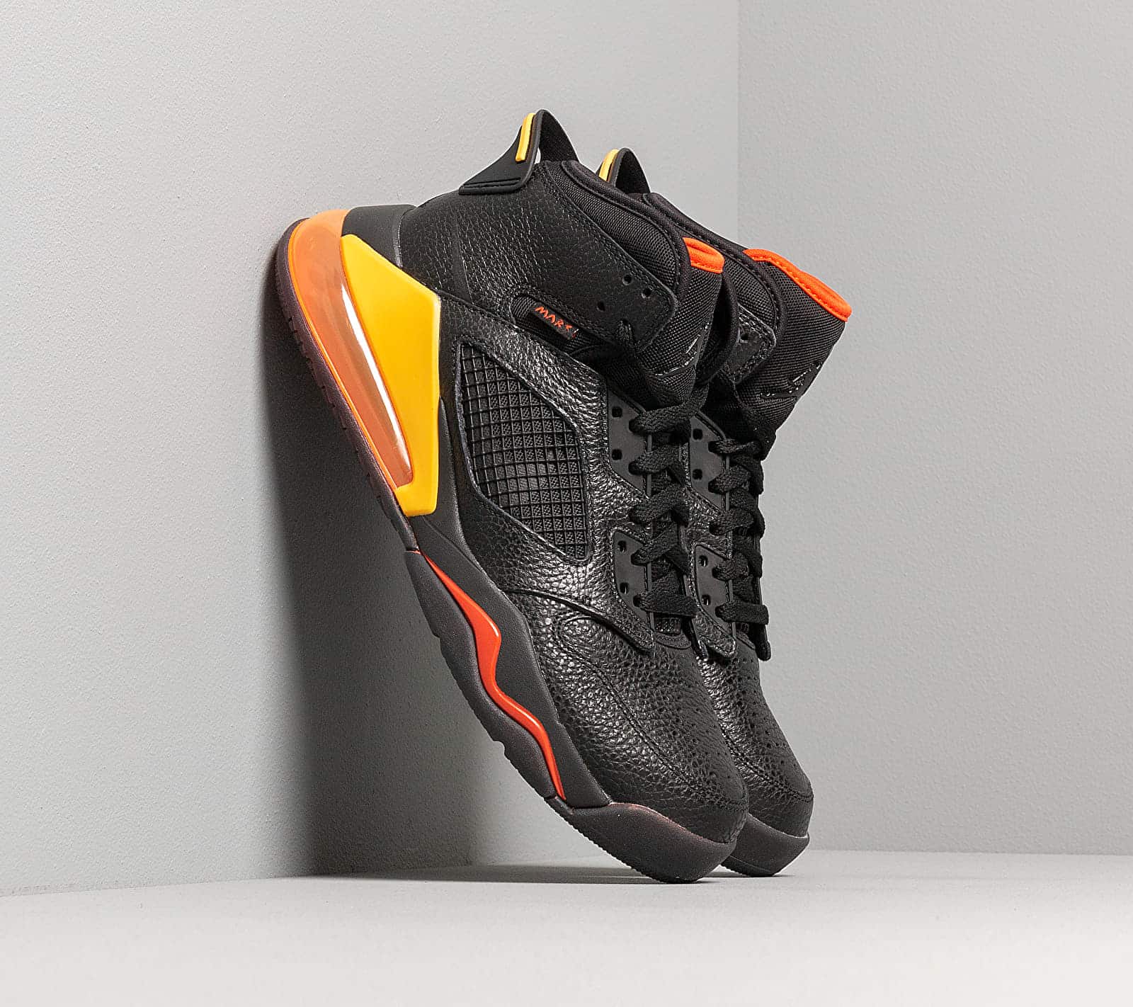 Jordan Mars 270 Black/ Black-Team Orange-Amarillo