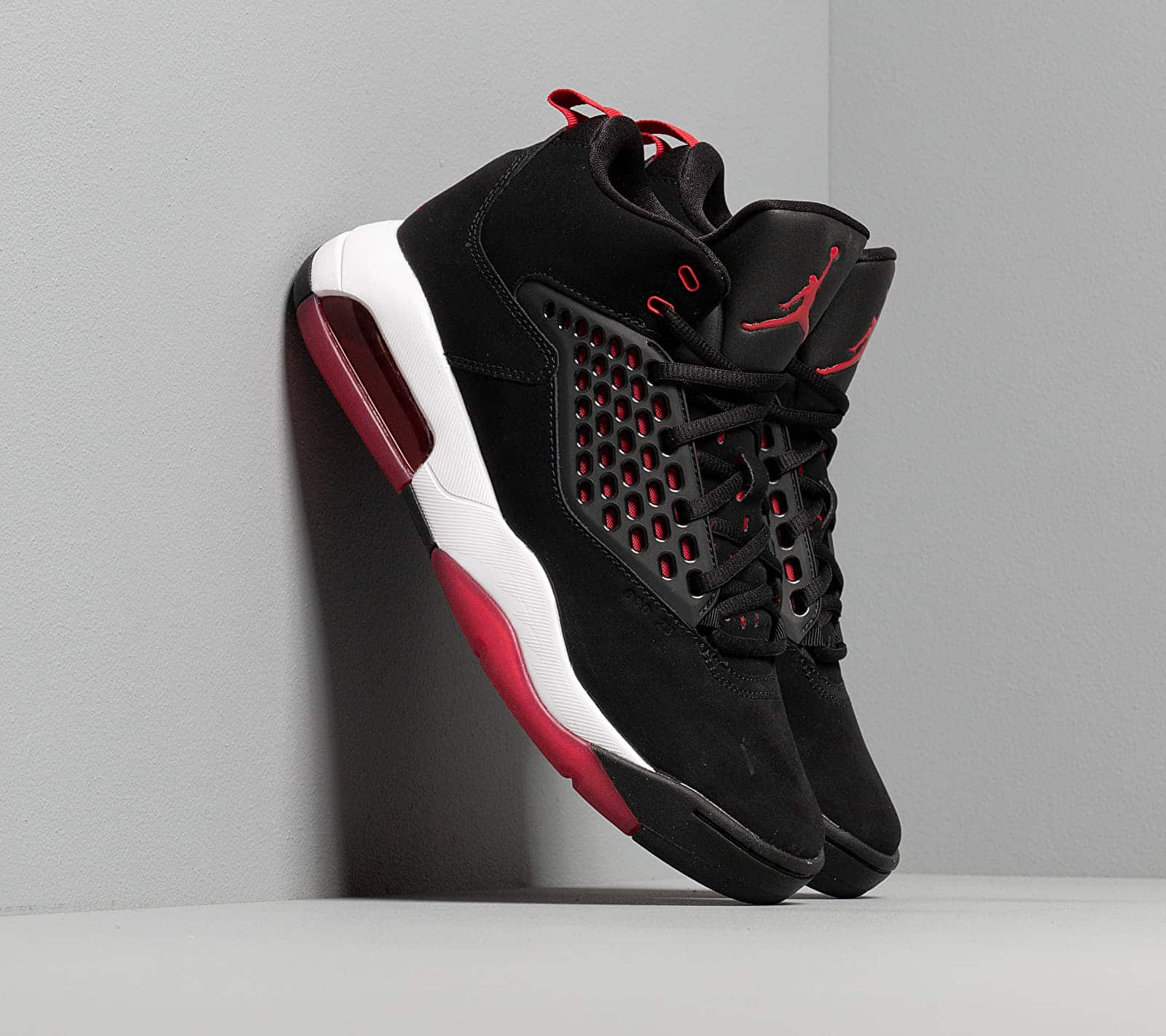 Jordan Maxin 200 Black/ Gym Red-White
