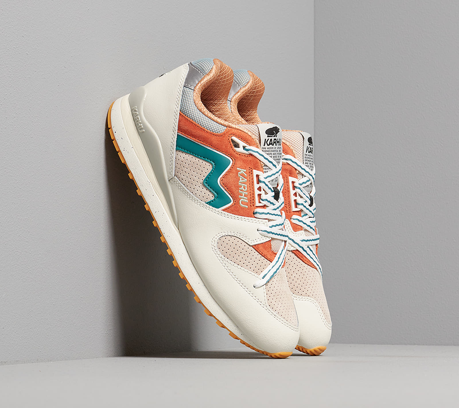 Karhu Synchron Classic Lily White/ Whitecap Gray