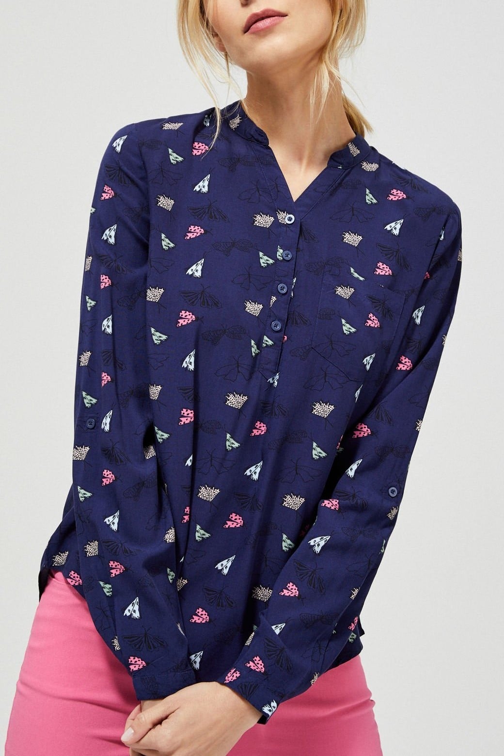 Moodo tmavě modrá košile s motýlky