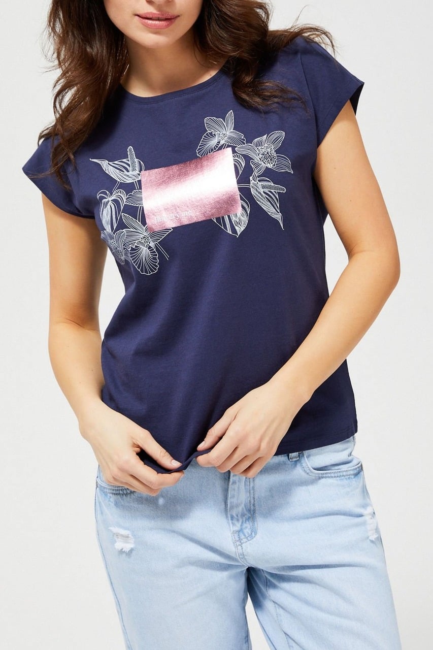 Moodo modré tričko s bílo-růžovým motivem