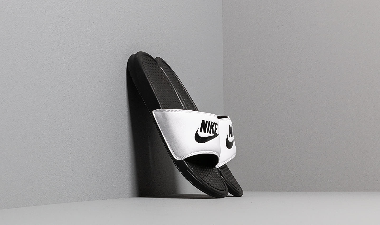 Nike Benassi Jdi White/ Black-Black