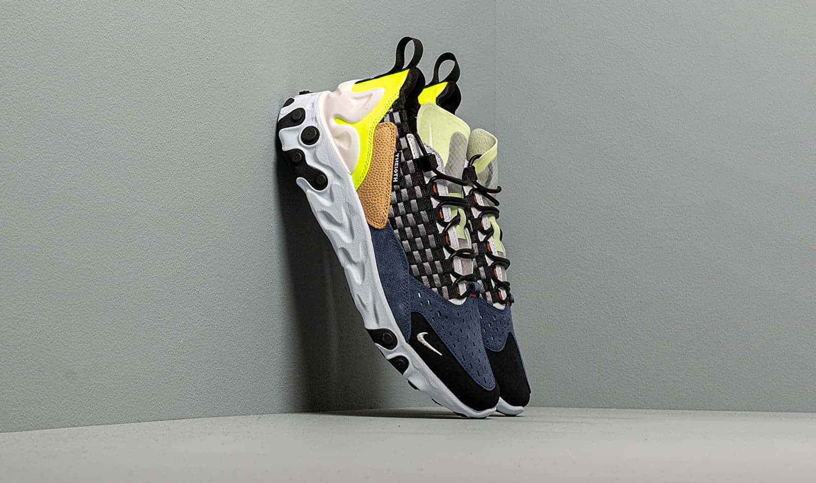 Nike React Sertu Black/ White-White-Volt AT5301-002