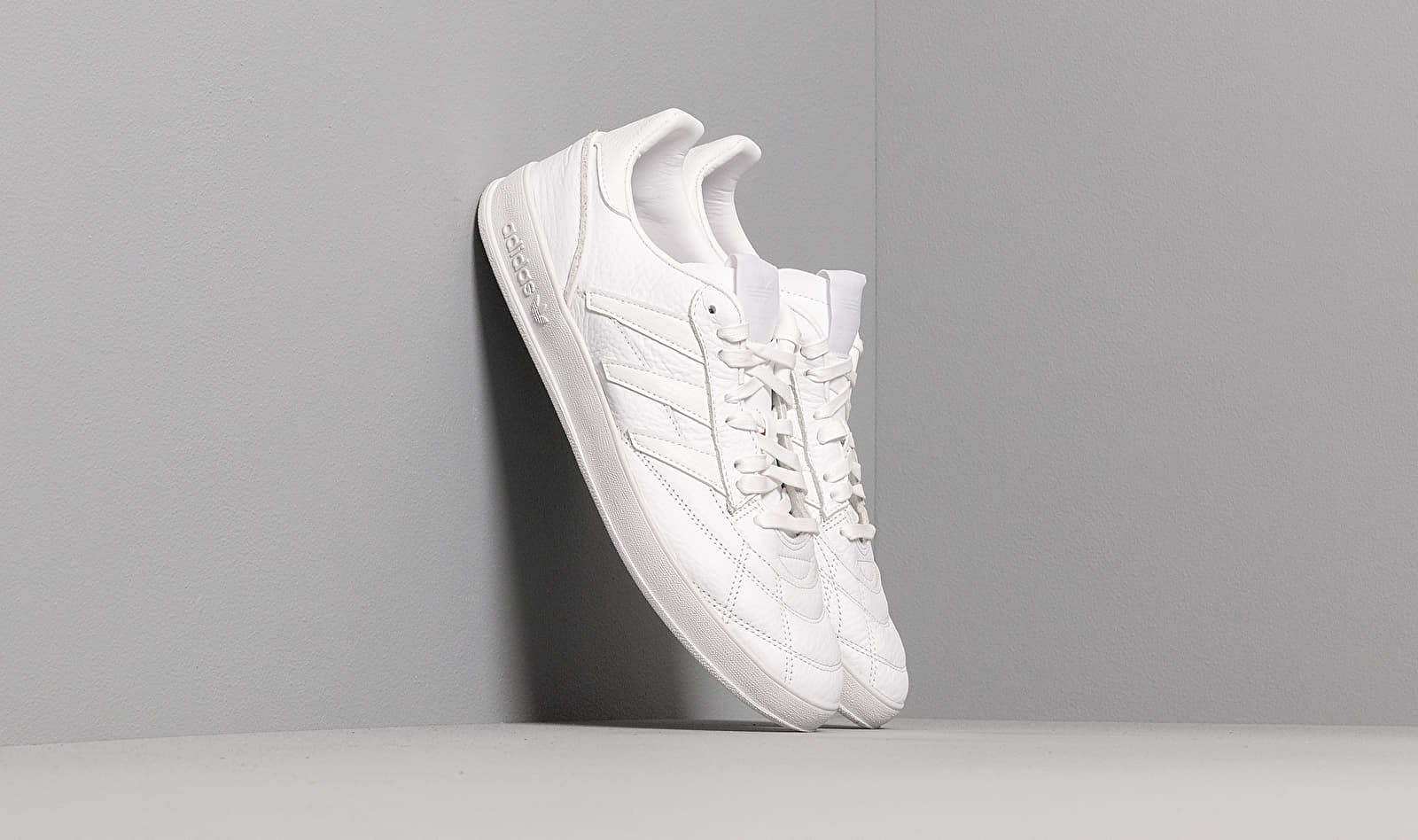 adidas Sobakov P94 Ftw White/ Ftw White/ Scarlet EE6318