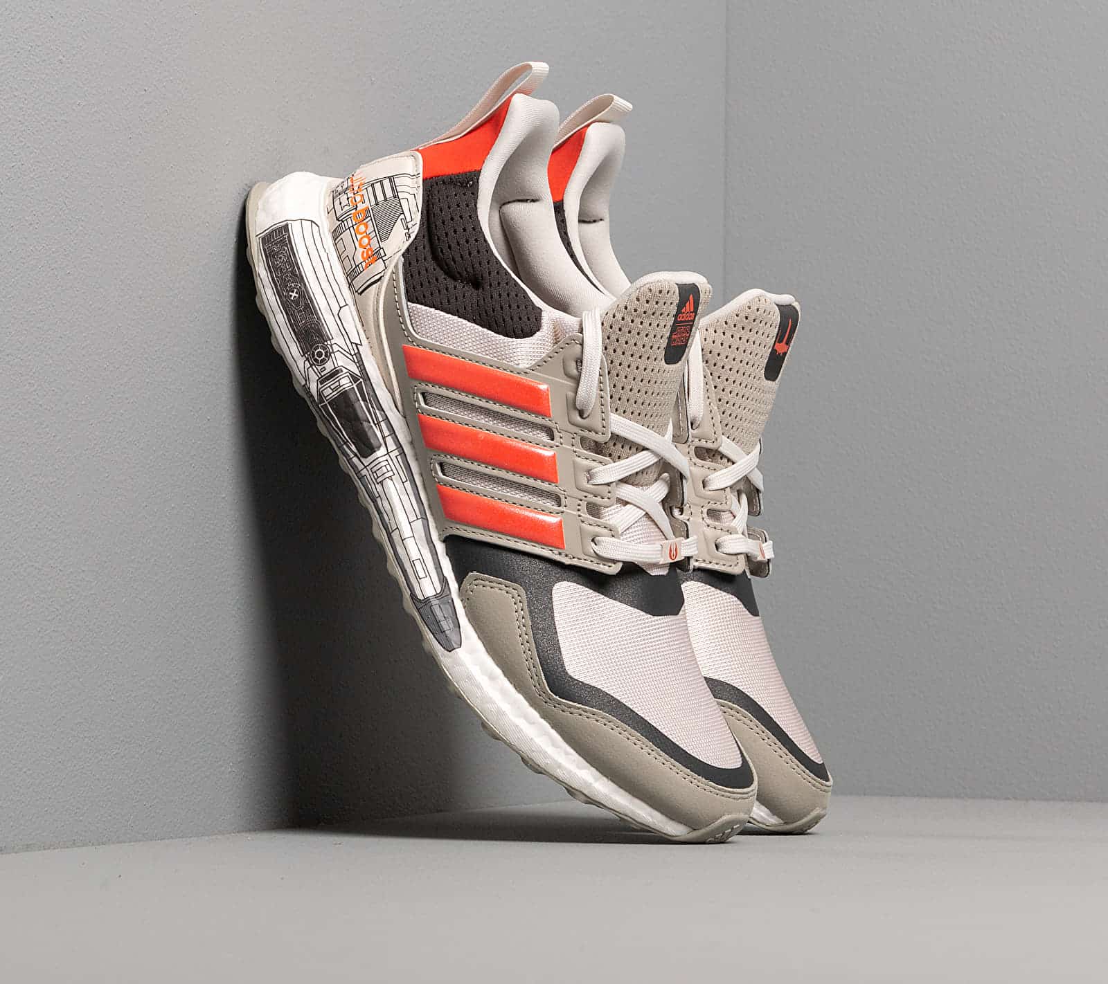 adidas x Star Wars UltraBOOST S&L Sesame/ Active Orange/ Carbon FW0536