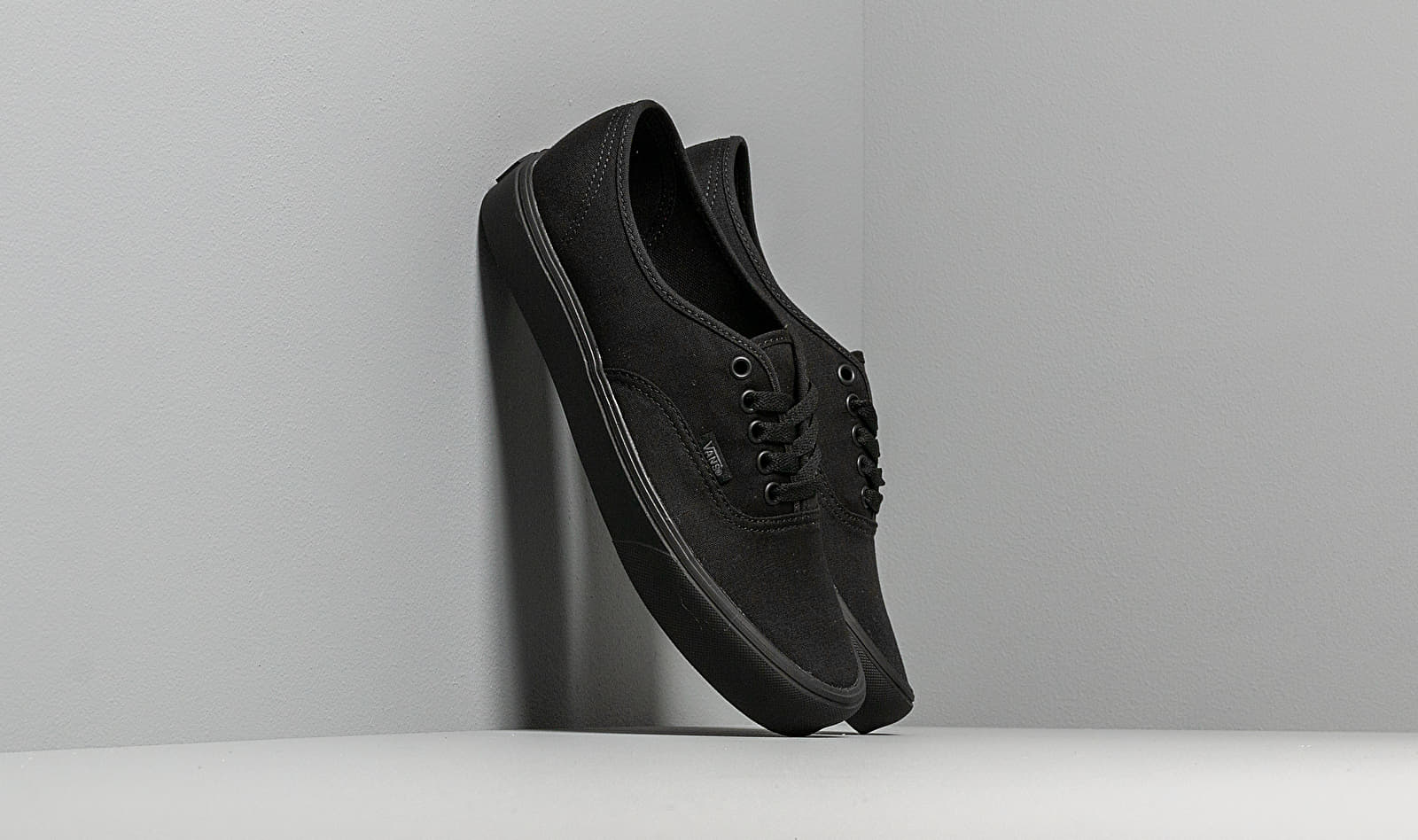 Vans Authentic Lite (Canvas) Black/ Black VN0A2Z5J186
