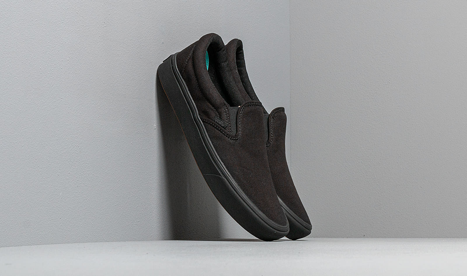 Vans ComfyCush Slip-On (Classic) Black/ Black VN0A3WMDVND1