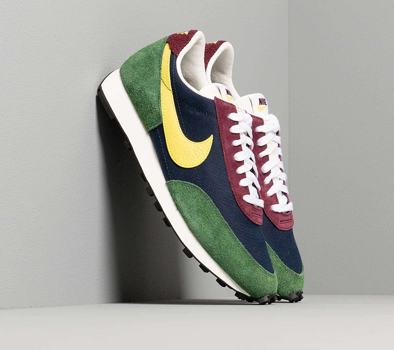Nike Daybreak Obsidian/ Dynamic Yellow-Cosmic Bonsai CT3441-400