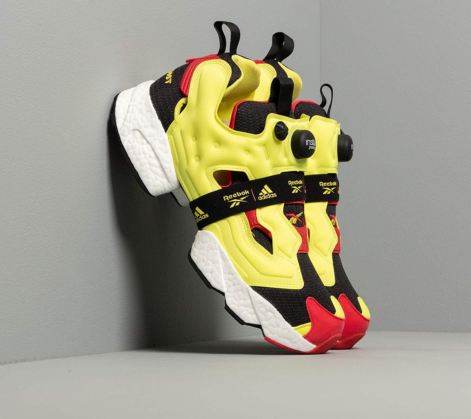 Reebok Instapump Fury BOOST Black/ Hypergreen/ Reebok Red FW5305