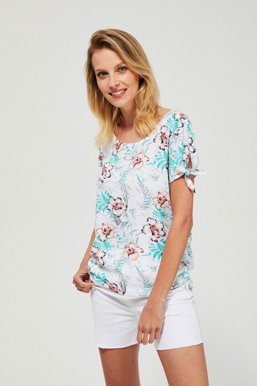 Moodo bílé tričko s průstřihy a vázáním na rukávech