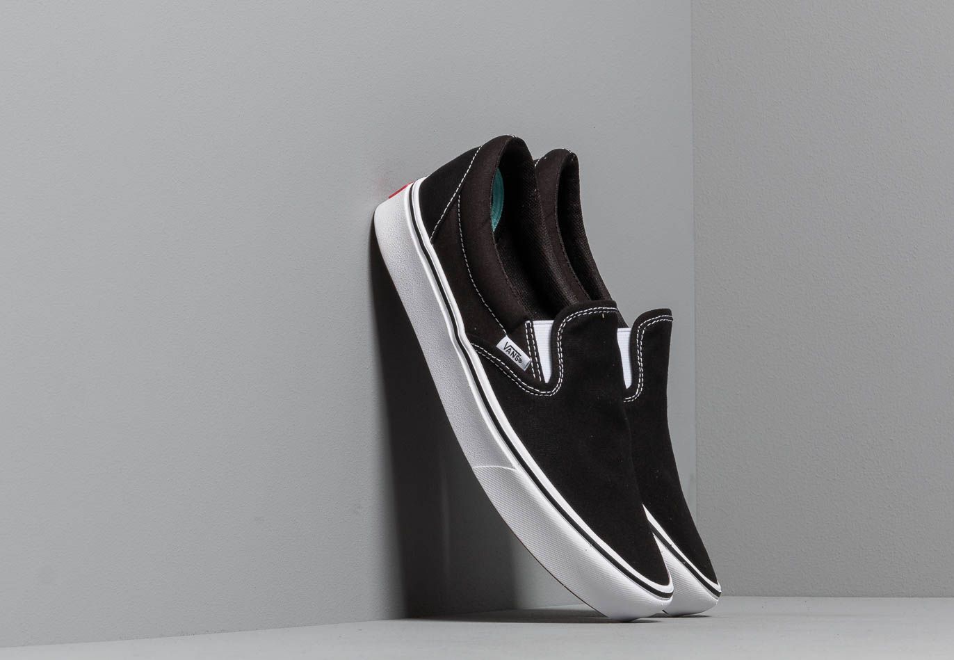 Vans ComfyCush Slip-On (Classic) Black/ True White VN0A3WMDVNE1