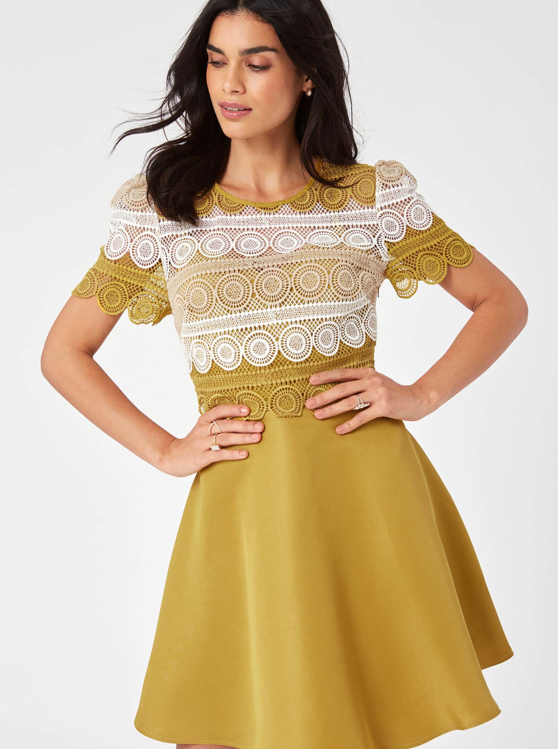 Hořčicové šaty s krajkou Little Mistress