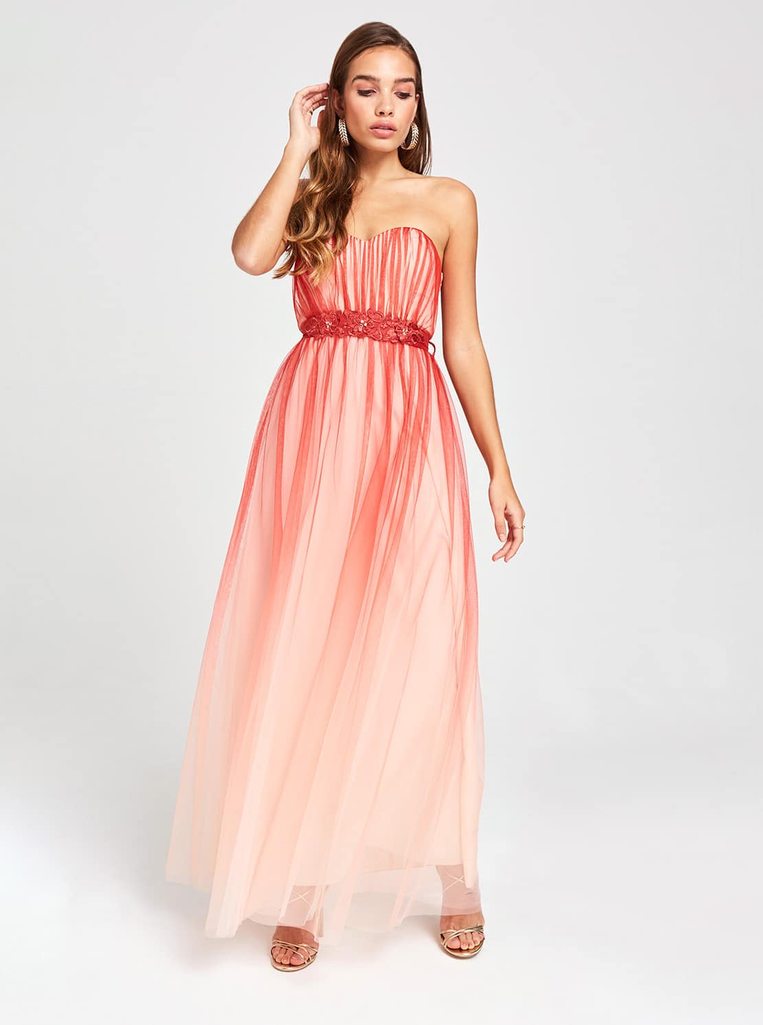 Červené maxišaty bez ramínek s ombré efektem Little Mistress