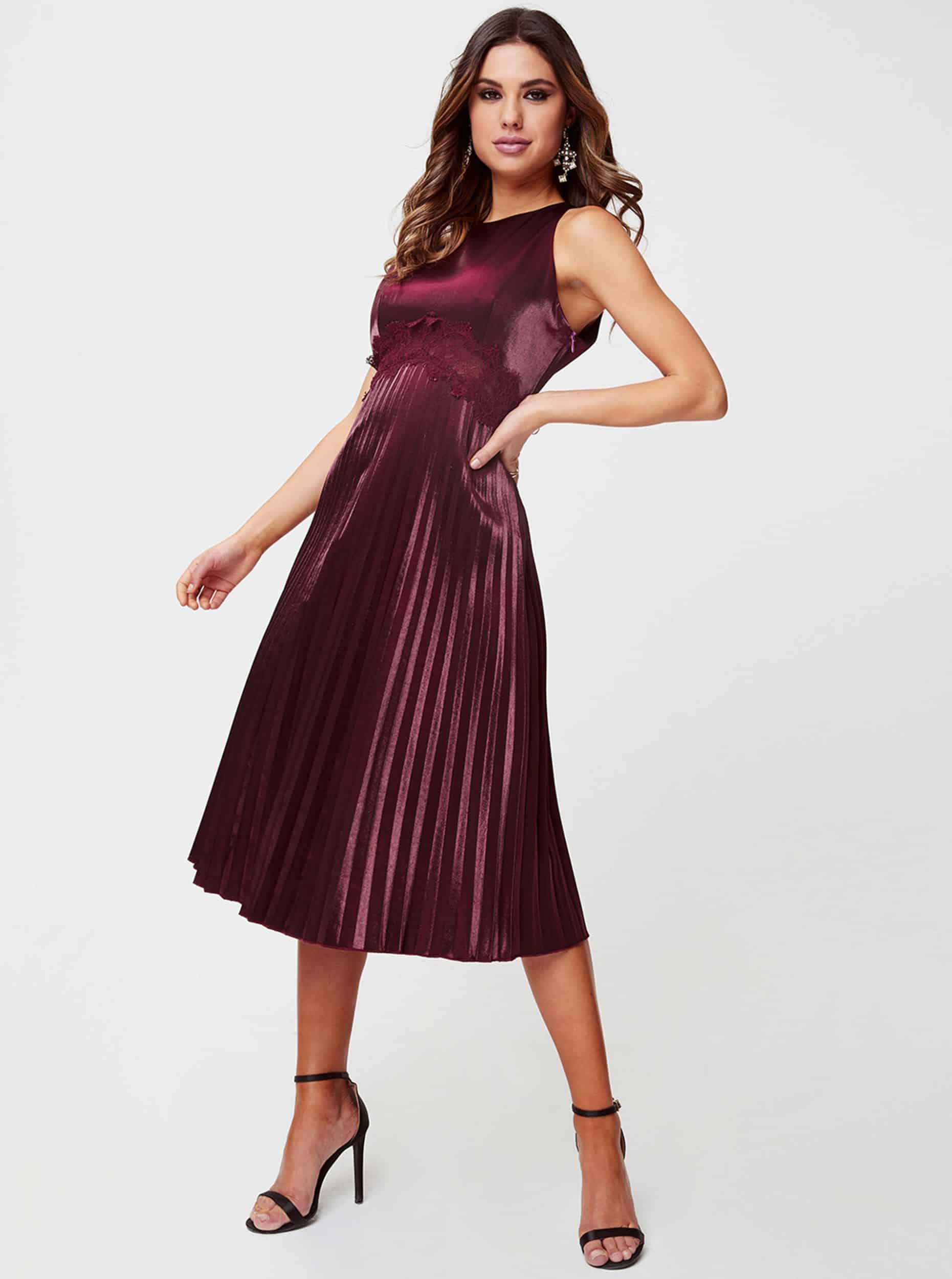 Vínové midišaty s plisovanou sukní Little Mistress