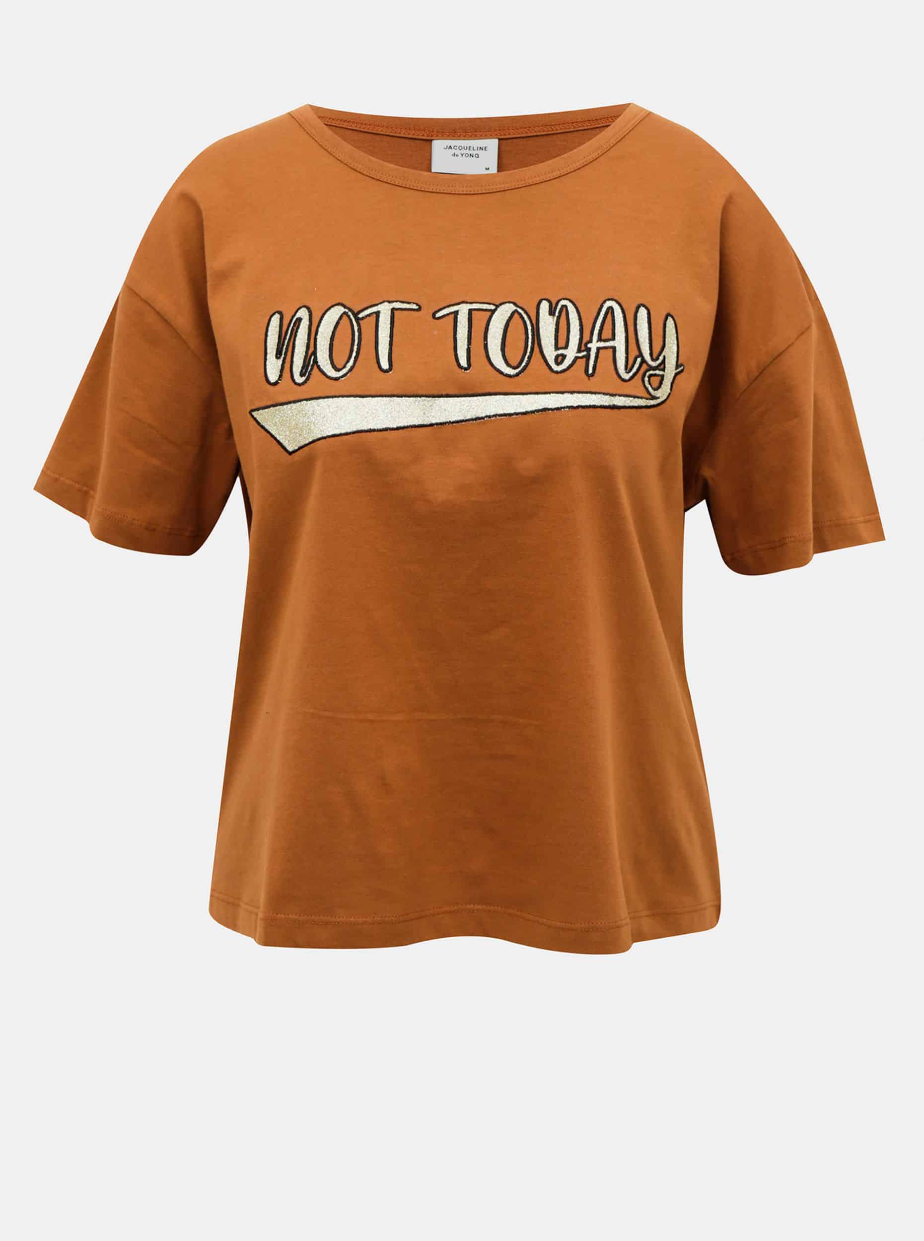Hnědé krátké tričko s potiskem Jacqueline de Yong Fang