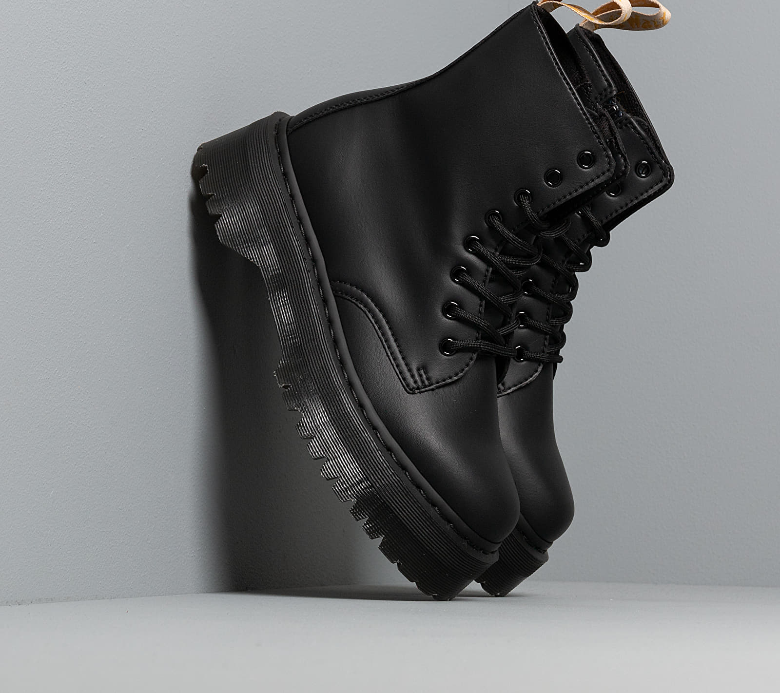 Dr. Martens V Jadon II Mono Felix Rub Off Black DM25310001