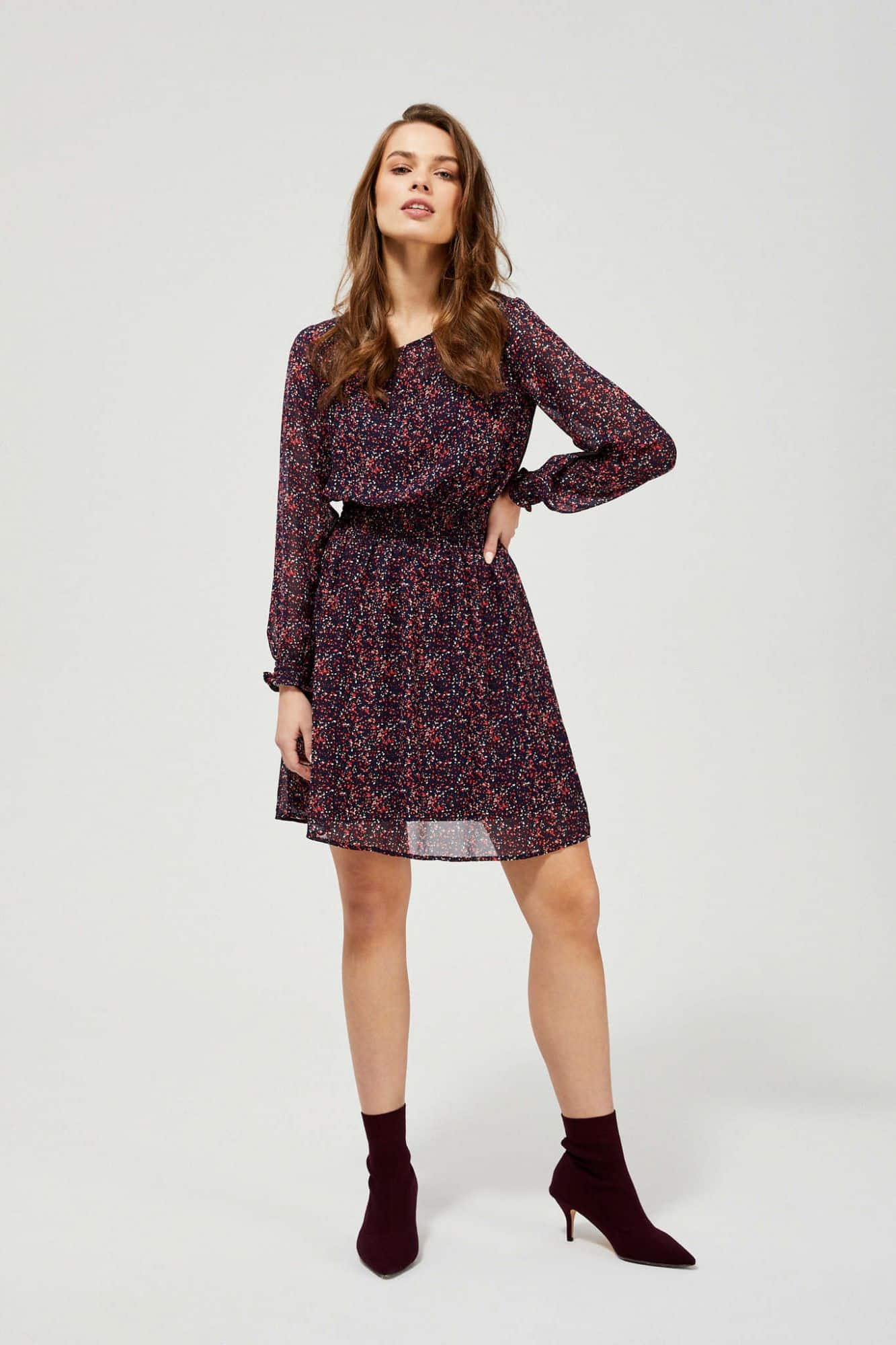 Moodo modré šaty s drobným vzorem