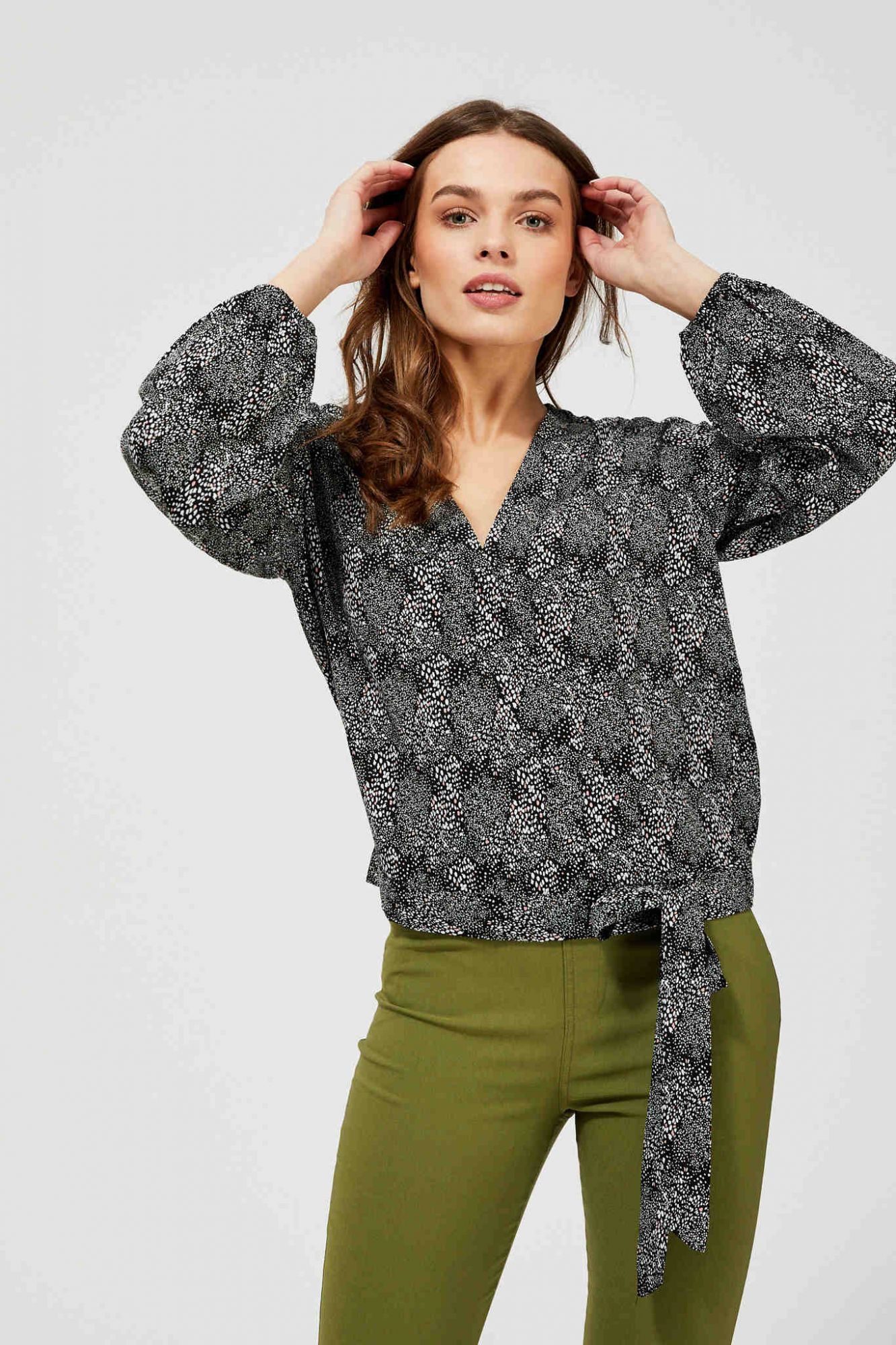 Moodo tmavá košile s mašlí s drobným vzorem