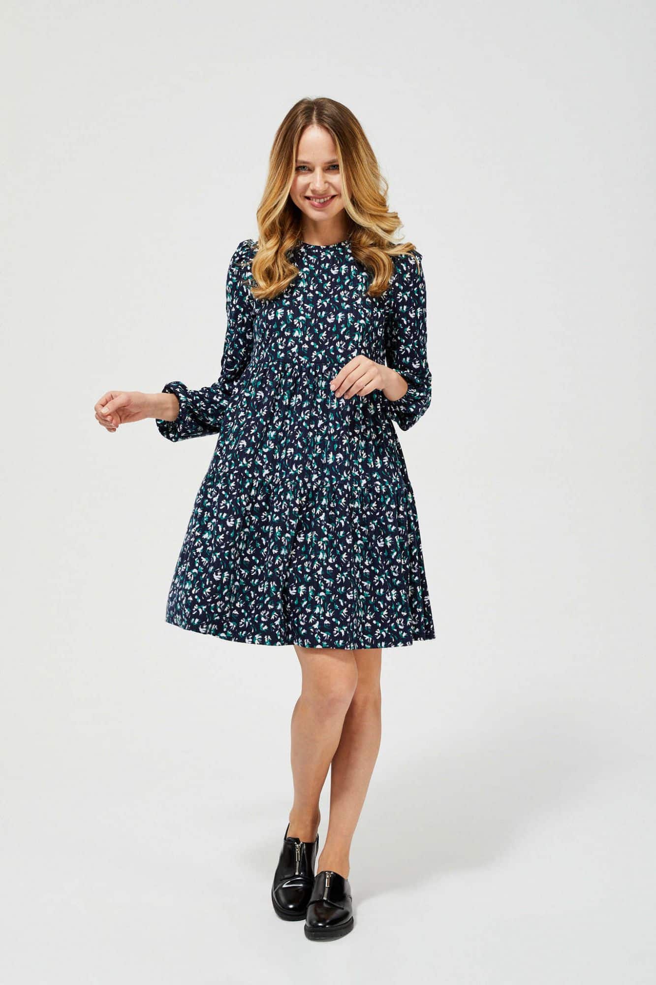 Moodo modré áčkové šaty se vzory