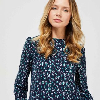 Moodo modré tričko se vzorem