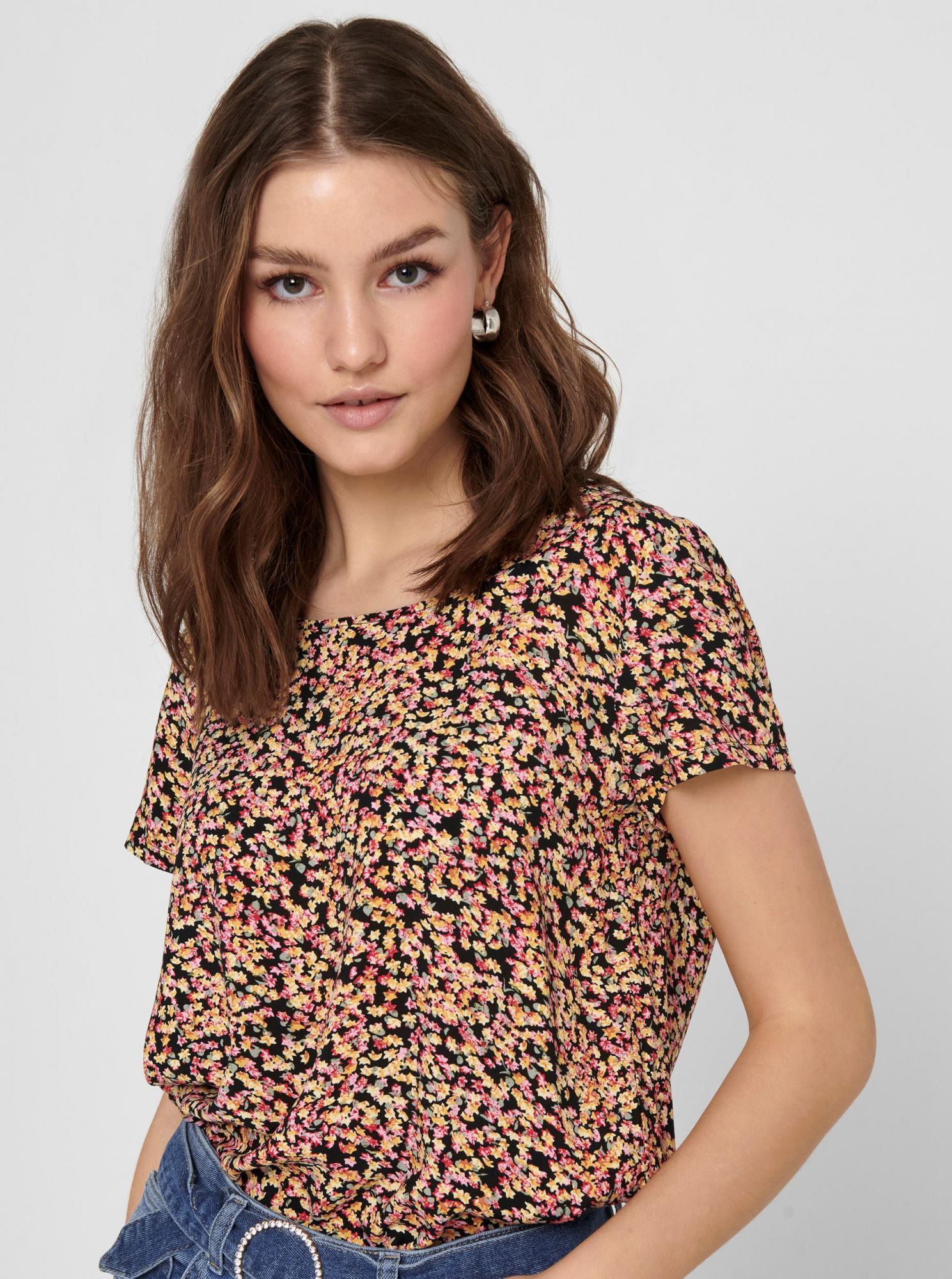 Only černá dámská halenka s květinovým motivem