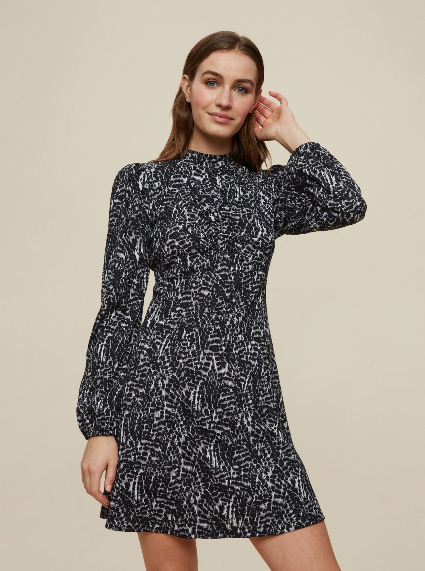 Dorothy Perkins černé šaty se vzory