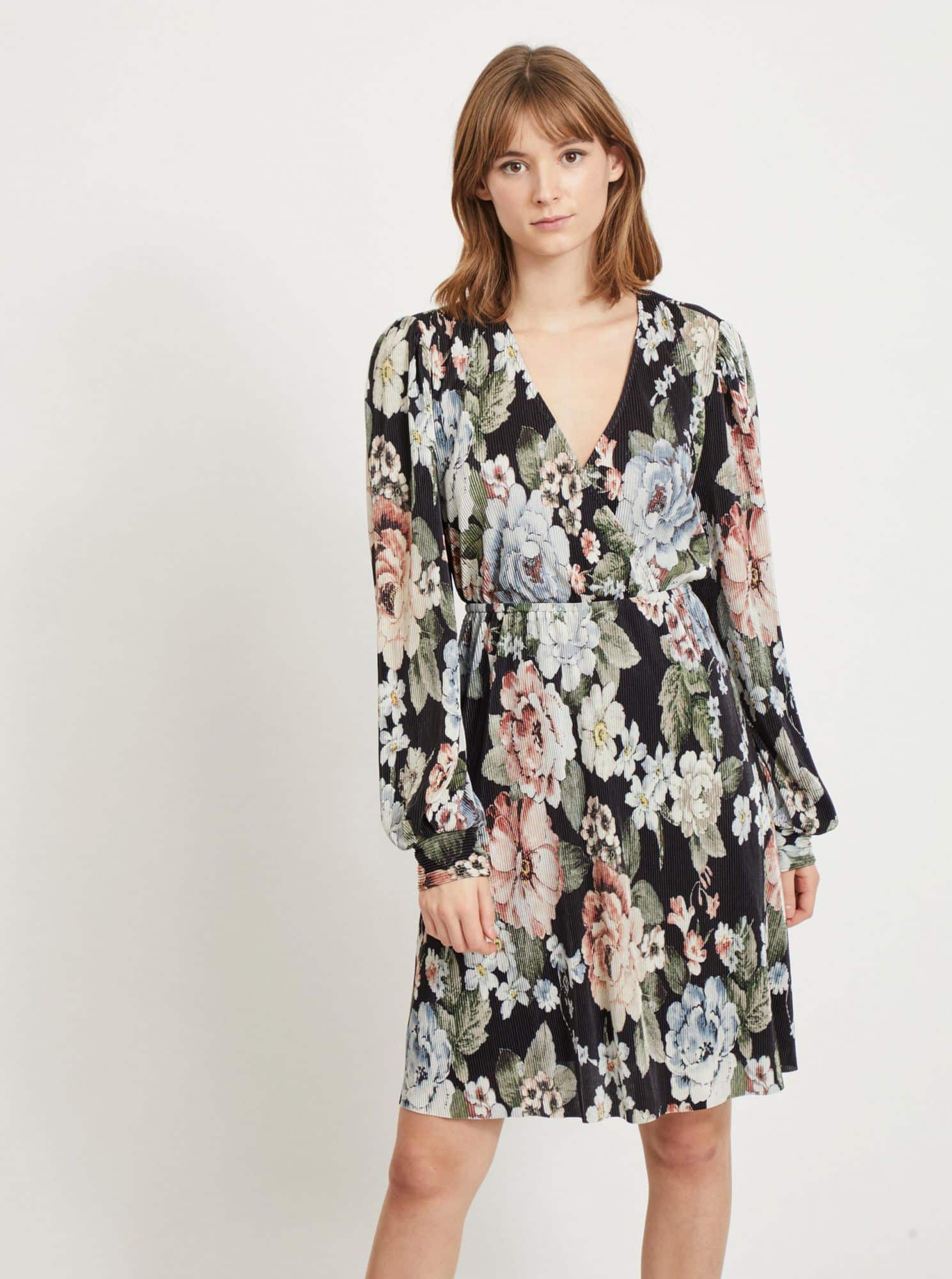 Vila černé šaty s barevnými motivy