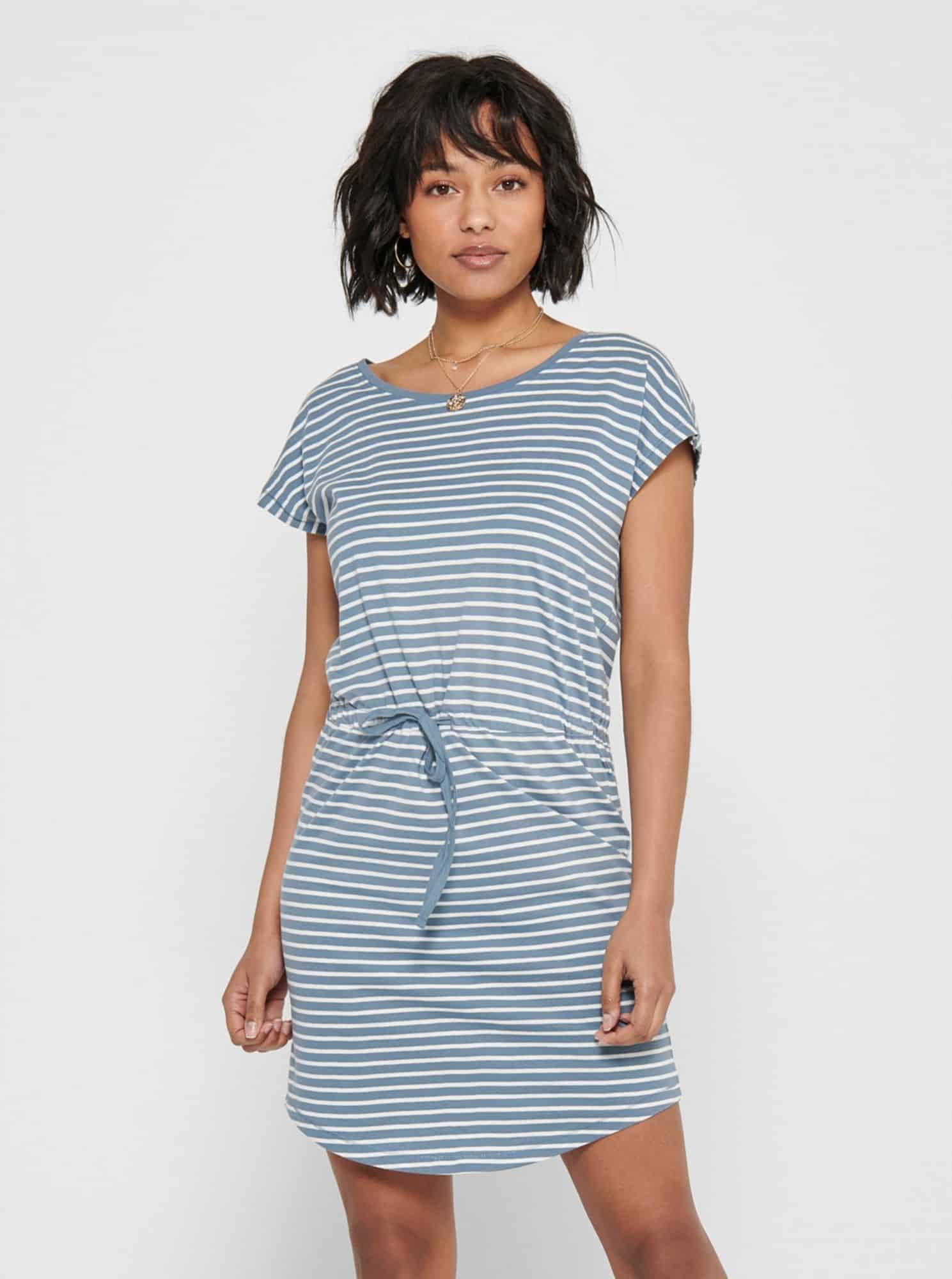 Only modré pruhované šaty