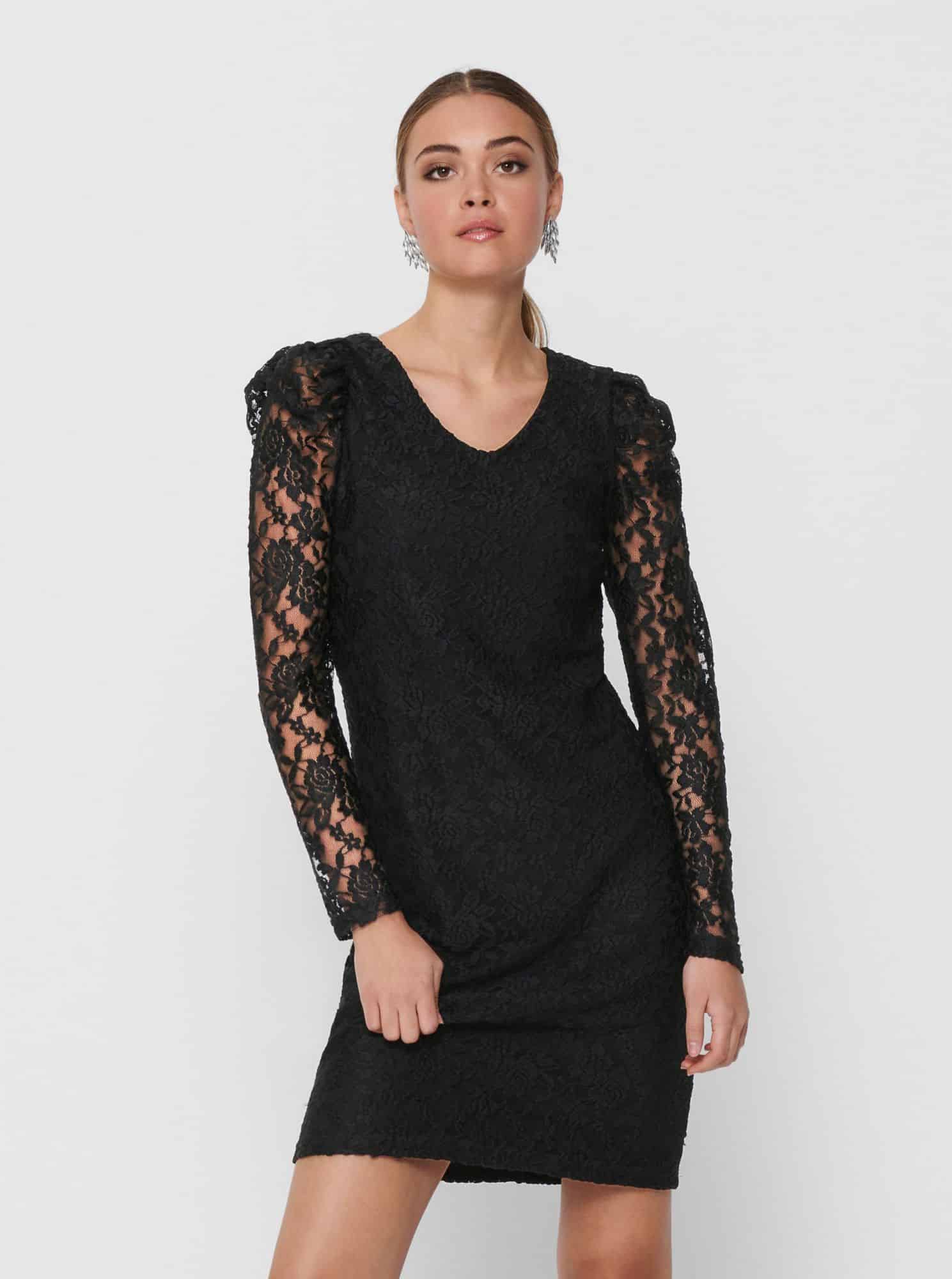Only černé krajkové šaty
