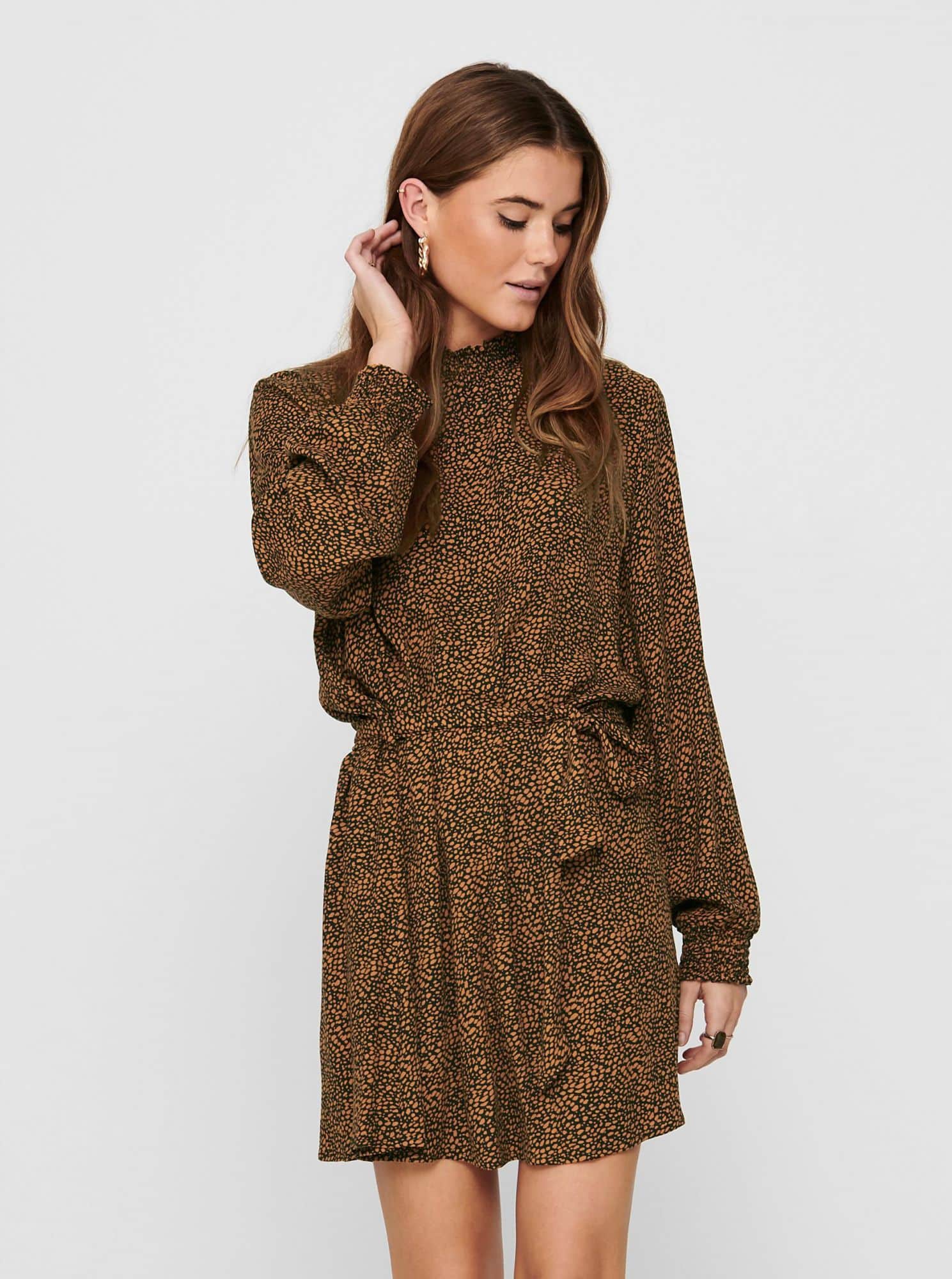 Jacqueline de Yong hnědé šaty se vzory