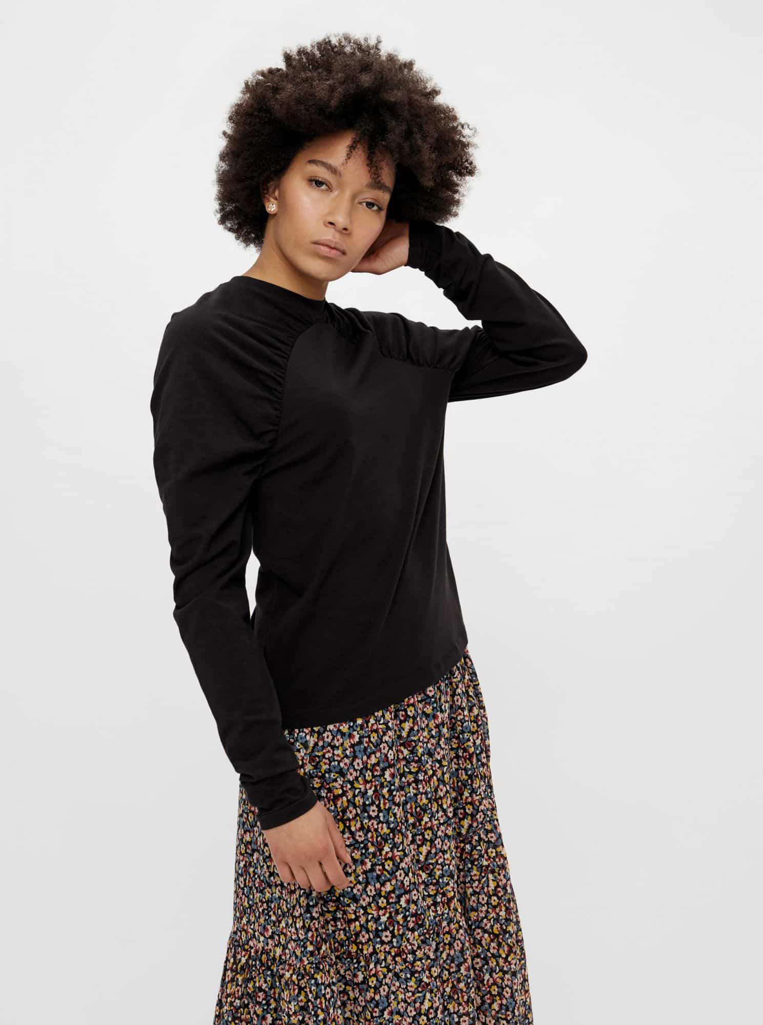 Pieces černé dámské tričko s nařasenými rukávy