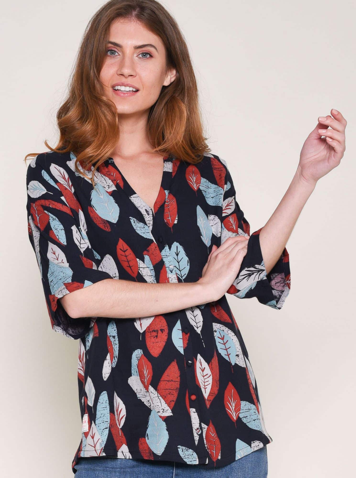 Tmavě modrá vzorovaná halenka Brakeburn