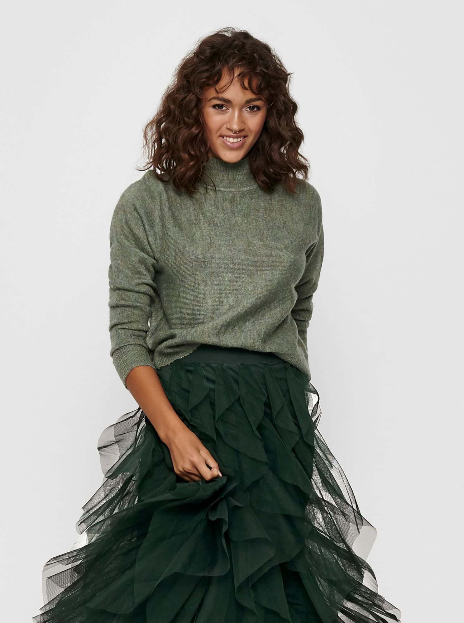 Jacqueline de Yong zelený dámský svetr se stojáčkem