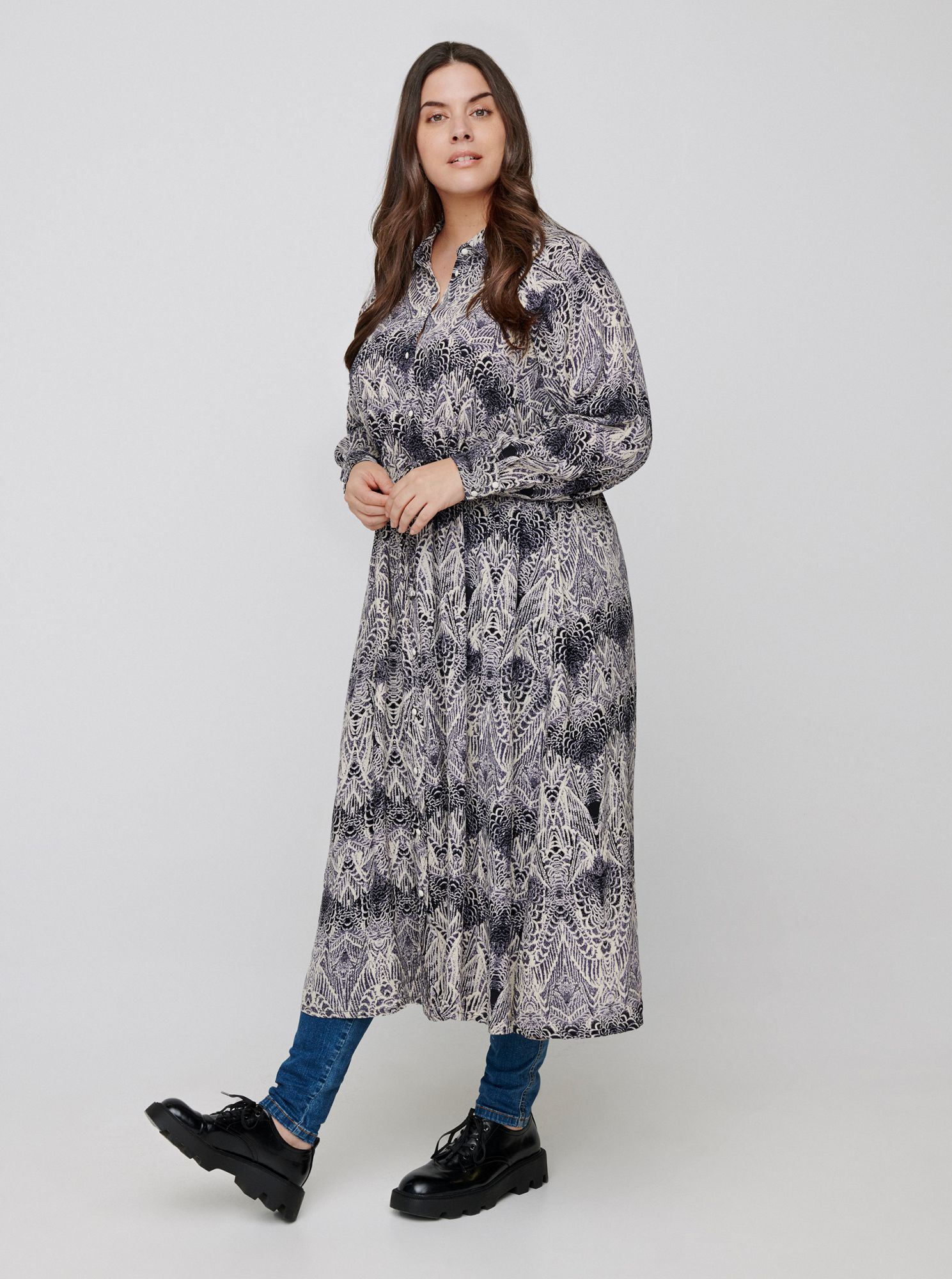Zizzi šedé maxi košilové šaty se vzory