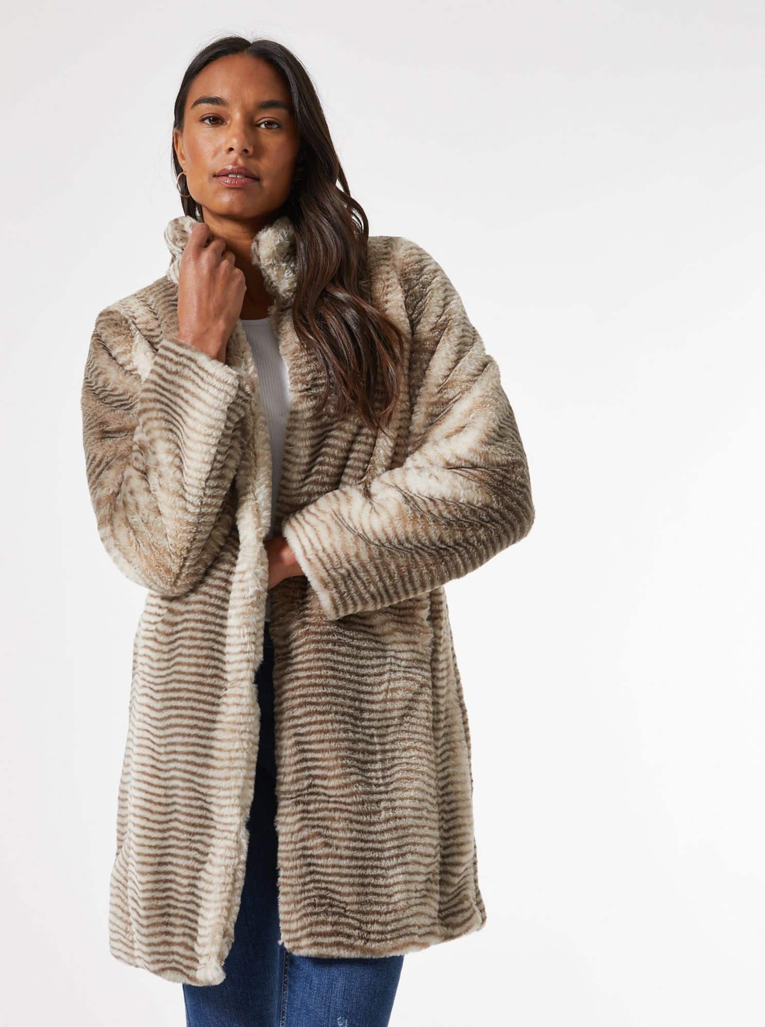 Béžový kabát z umělého kožíšku Dorothy Perkins