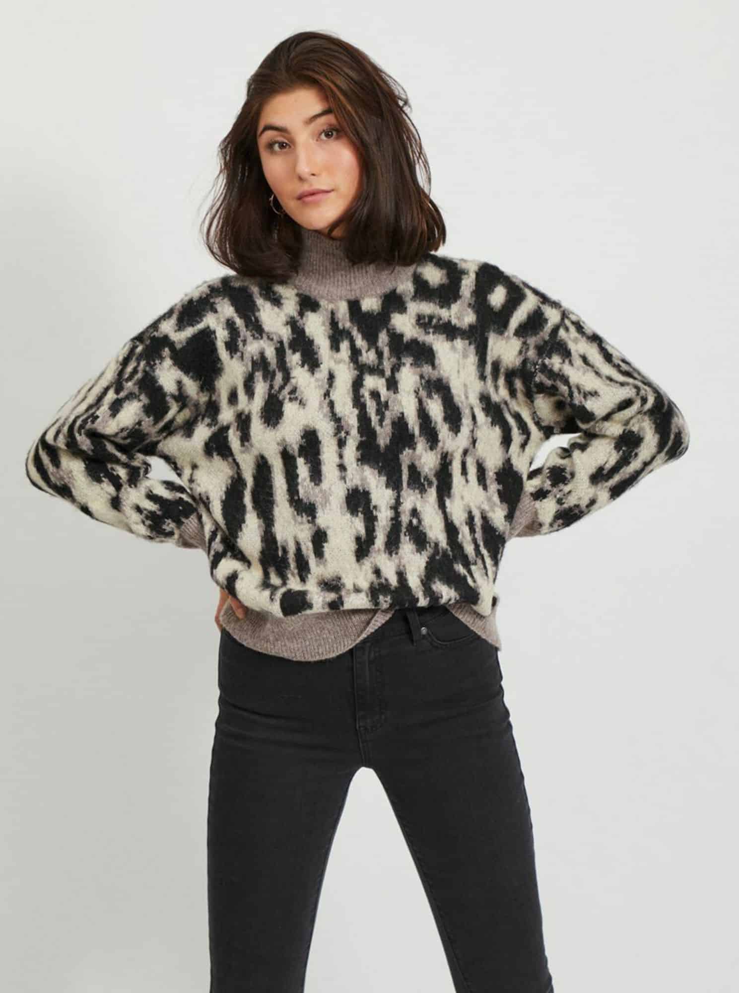 Hnědý vzorovaný svetr .OBJECT