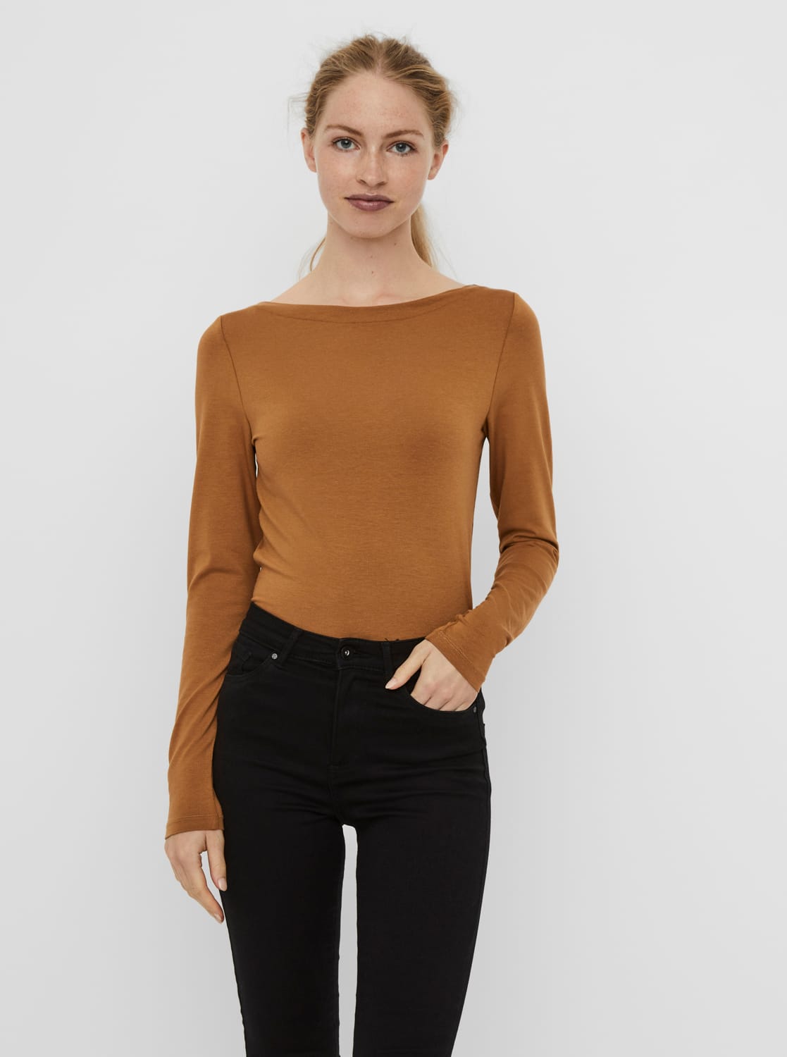 Hnědé tričko VERO MODA