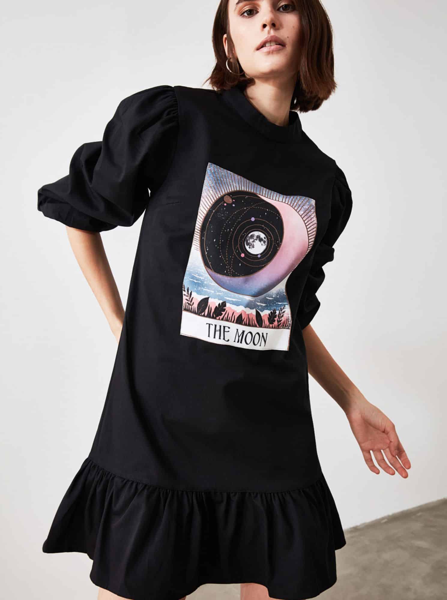 Černé mikinové šaty s potiskem Trendyol