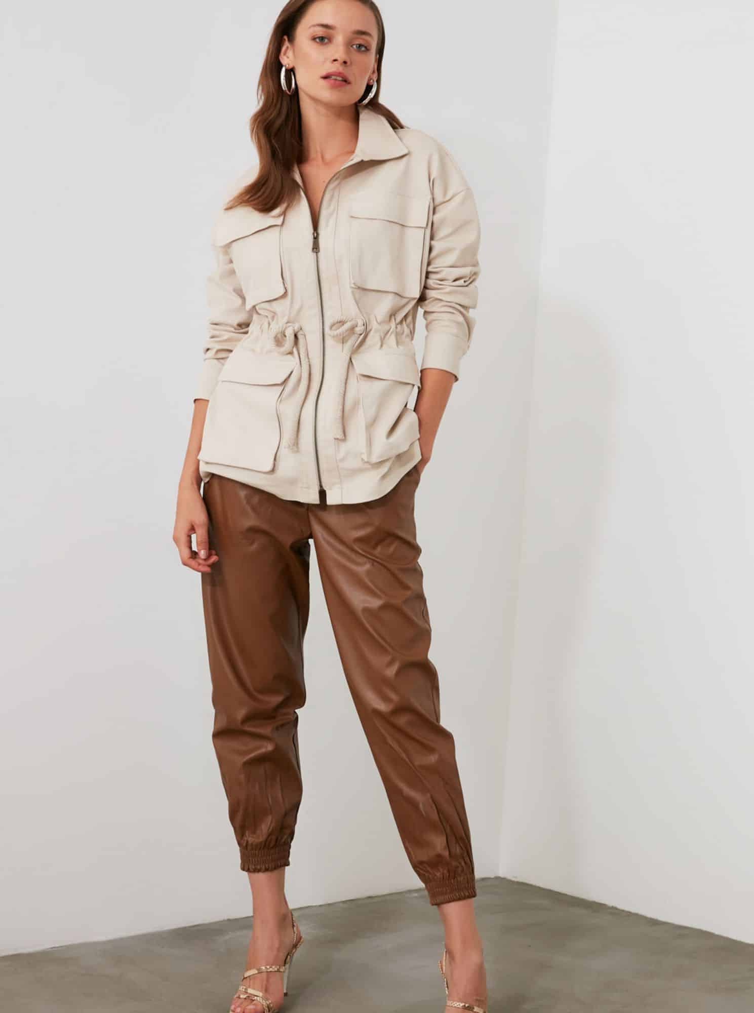 Hnědé dámské zkrácené koženkové kalhoty Trendyol