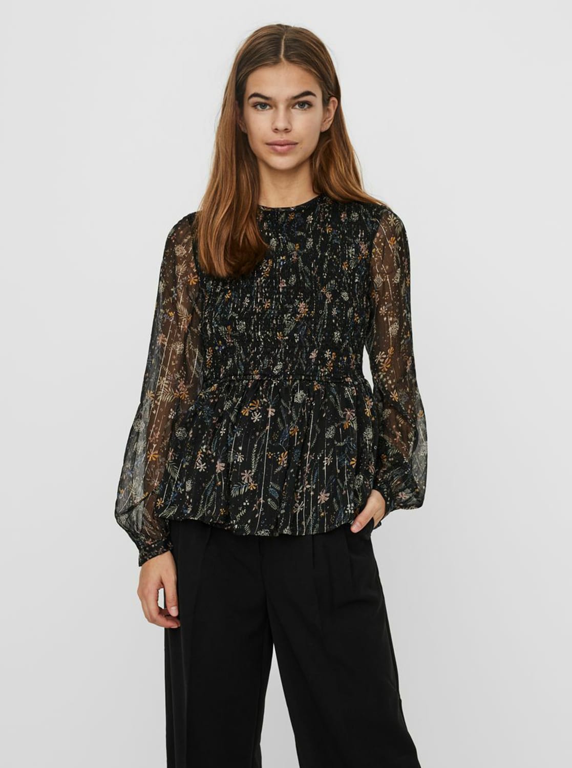 Černá květovaná halenka VERO MODA