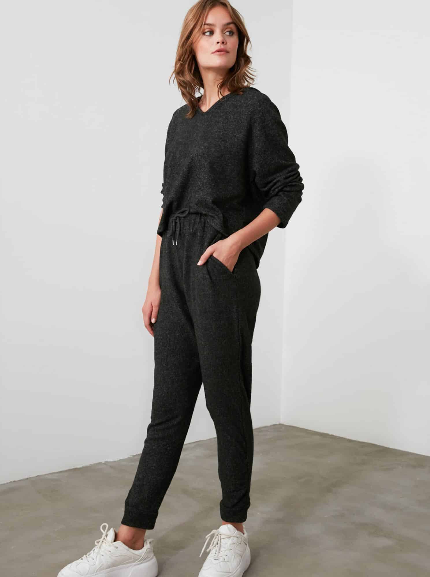 Černé dámské tepláky Trendyol