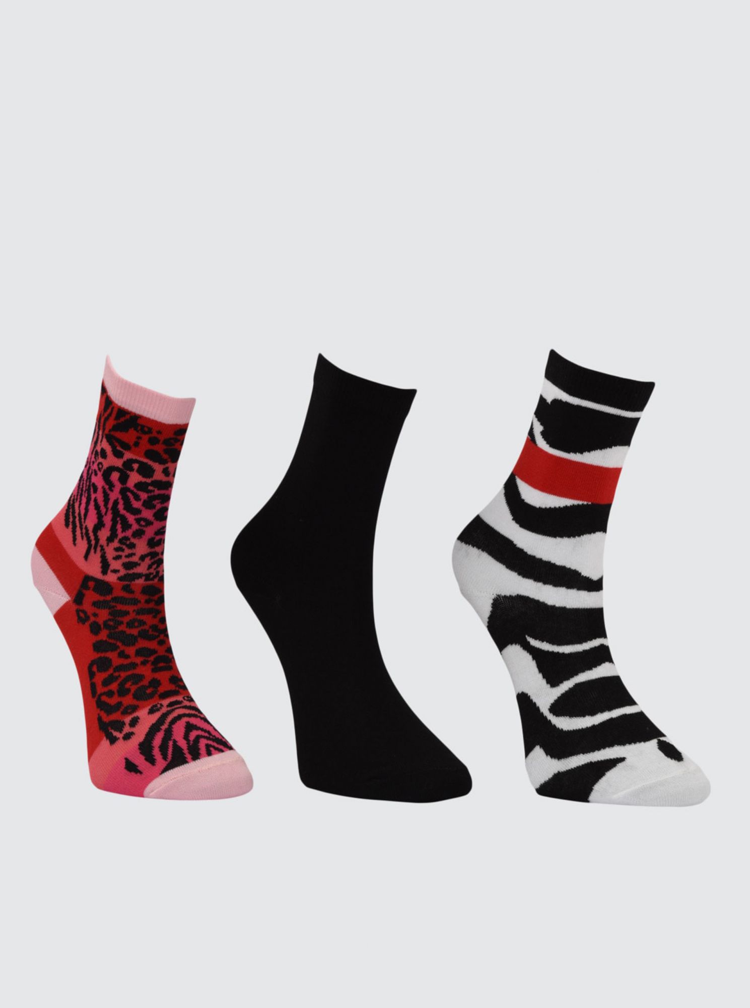 Sada tří párů dámských vzorovaných ponožek v růžové a černé barvě Trendyol